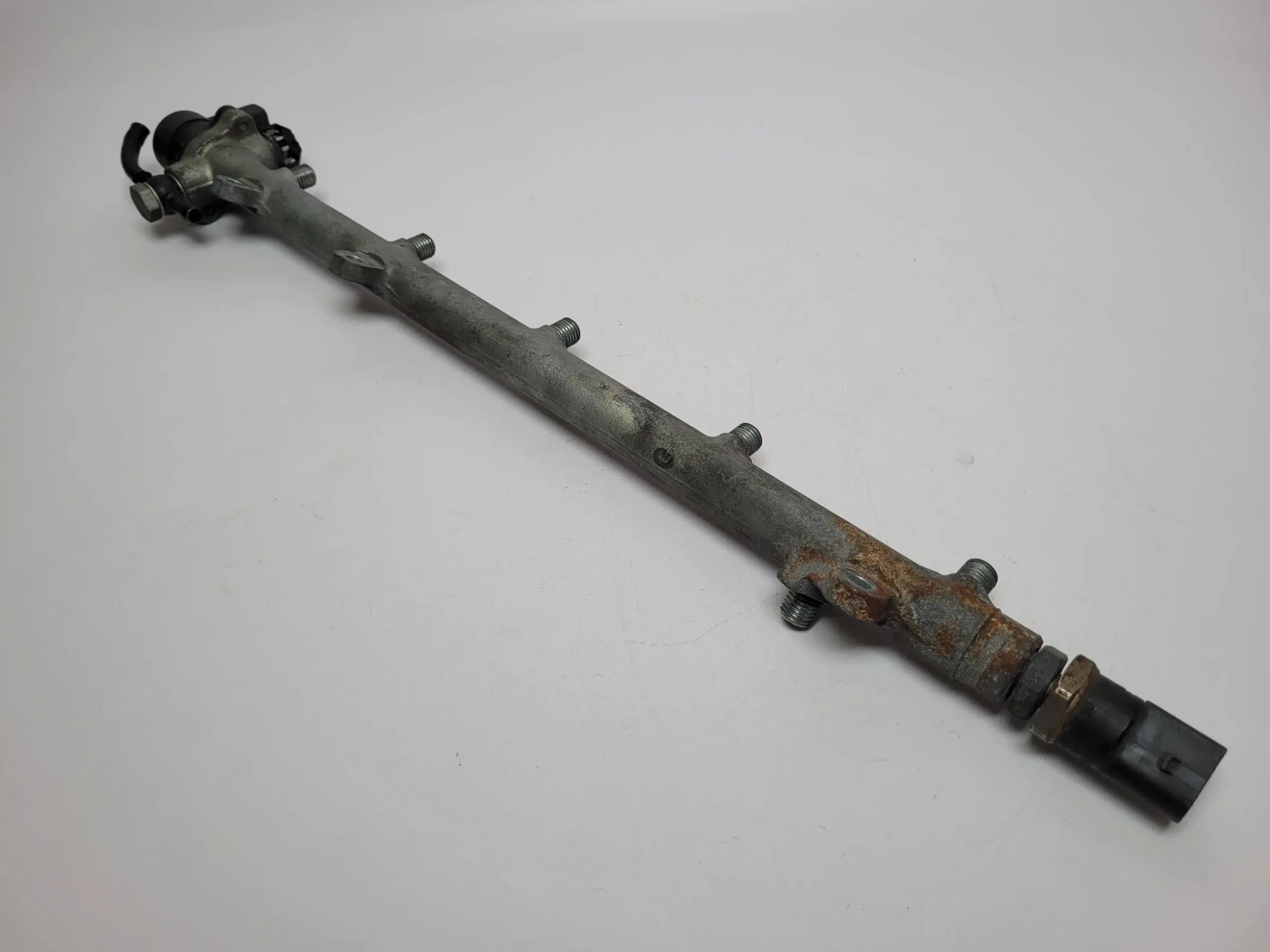 Original Mercedes C-Klasse Verteilerrohr Kraftstoff/Commonrail A6120700095