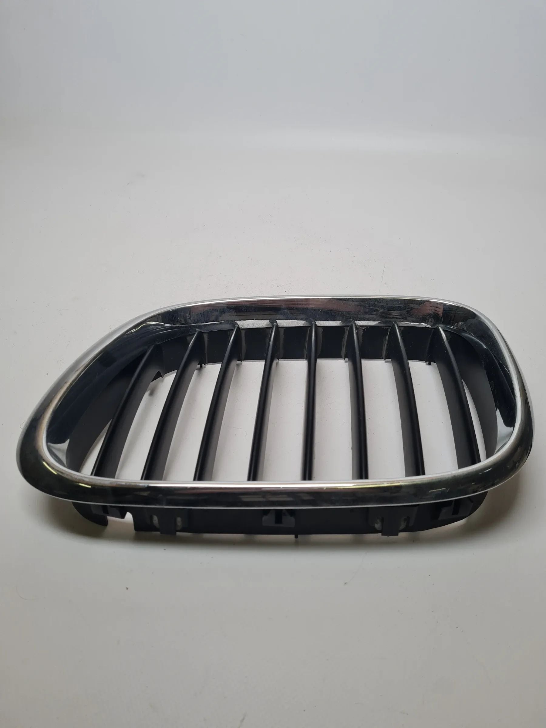 Original BMW X5 (E53) Kühlergrill Vorne Rechts 8247673