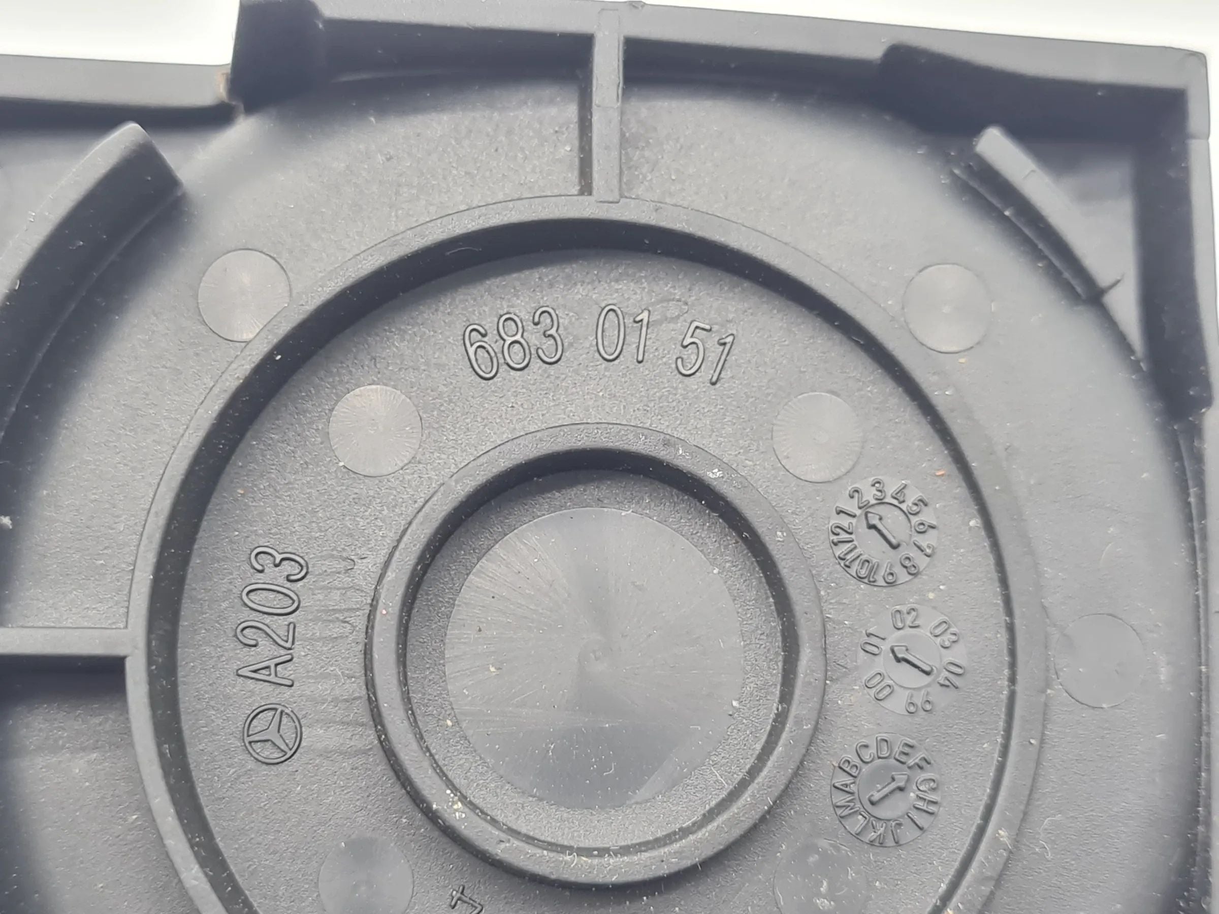 Original Mercedes-Benz C-Klasse (W203) Becherhalter Pad Matte A2036830151