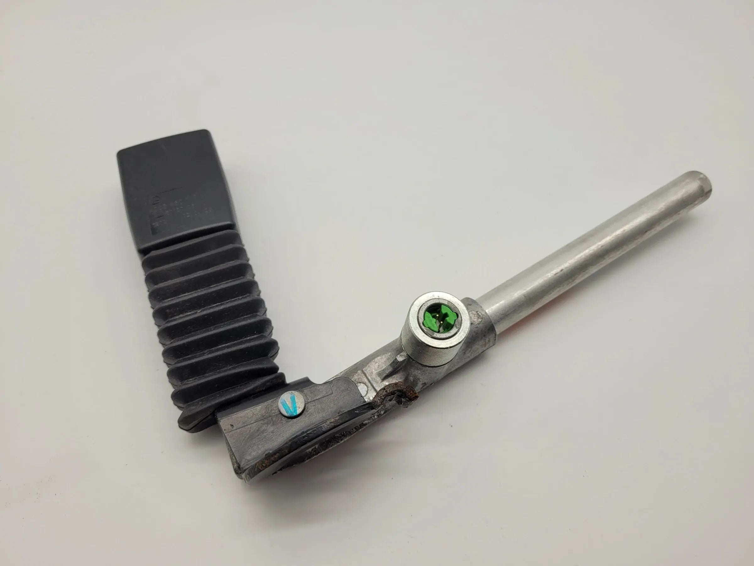 Original Mercedes-Benz C-Klasse Sicherheitsgurt / Gurtschloss Rechts A2038601869