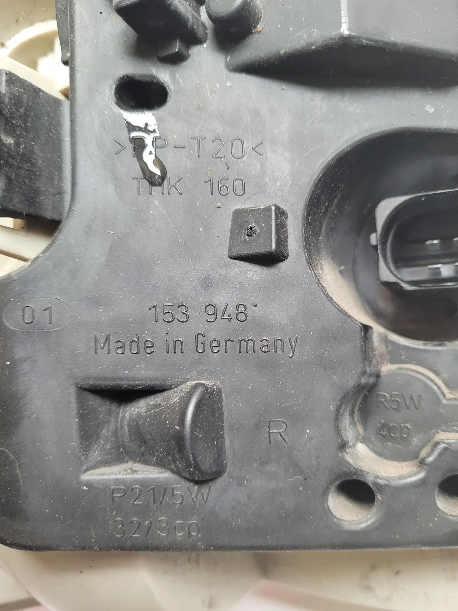 Original Audi A4 (8E2) Rück- & Bremsleuchte Rechts 153948