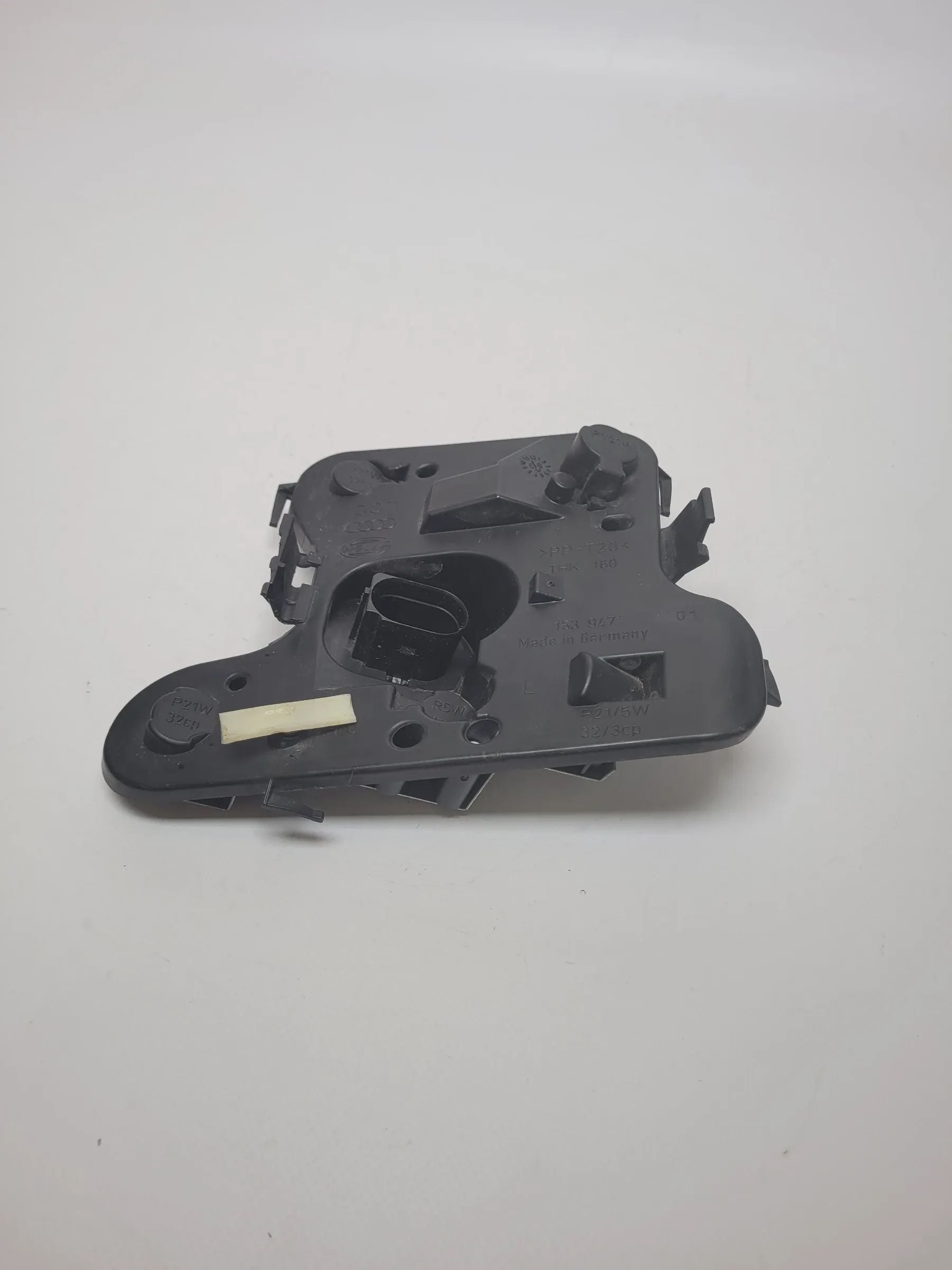 Original Audi A4 (8E2) Lampenträger Links 153947