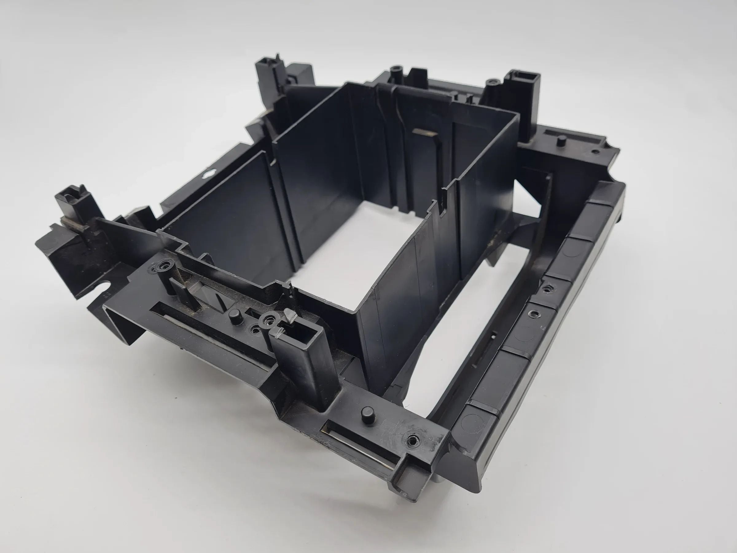 Original Mercedes-Benz C-Klasse (W203) Radioschacht Einbaurahmen A2036800878