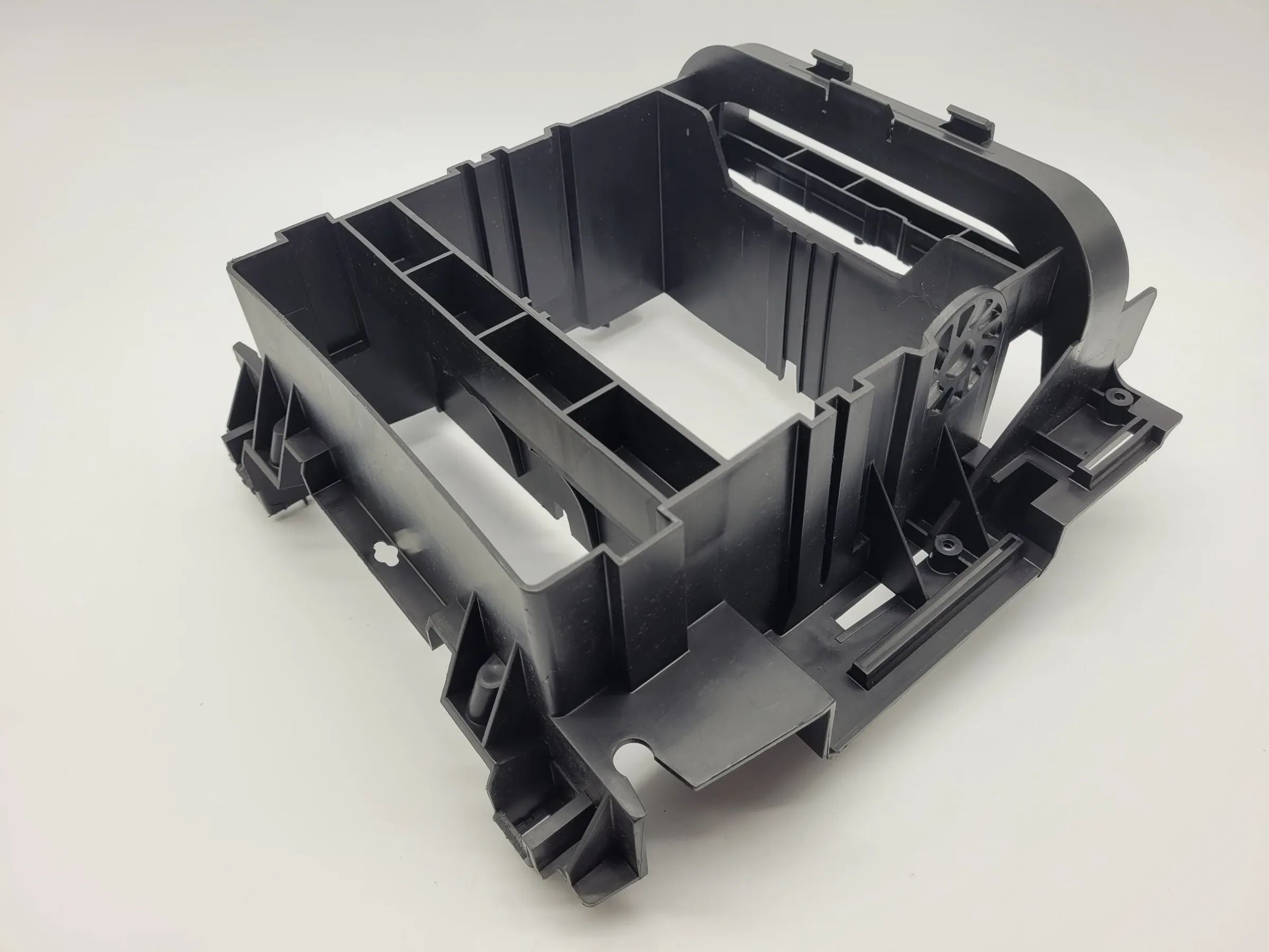 Original Mercedes-Benz C-Klasse (W203) Radioschacht Einbaurahmen, A2036800878