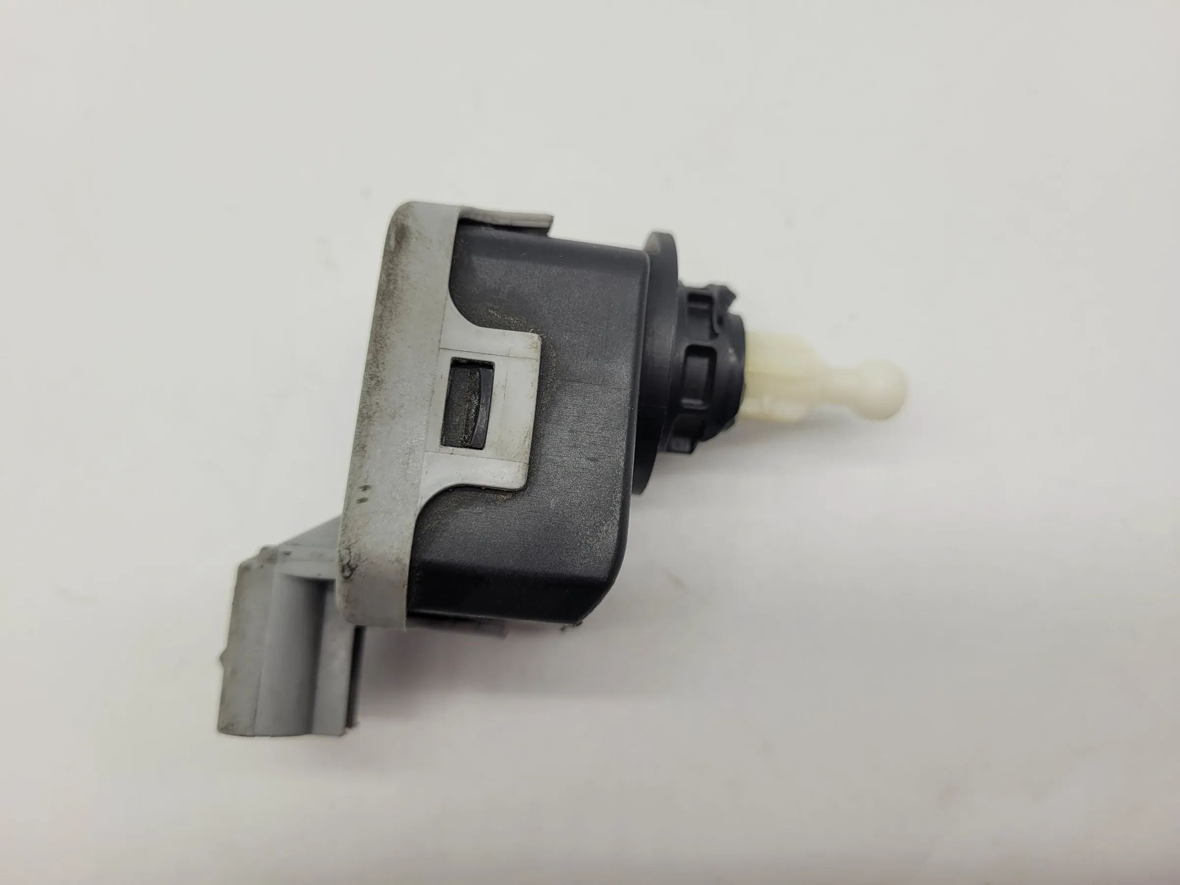 Original Opel Astra G (T98) Scheinwerfer Stellmotor LWR L/R 90590665