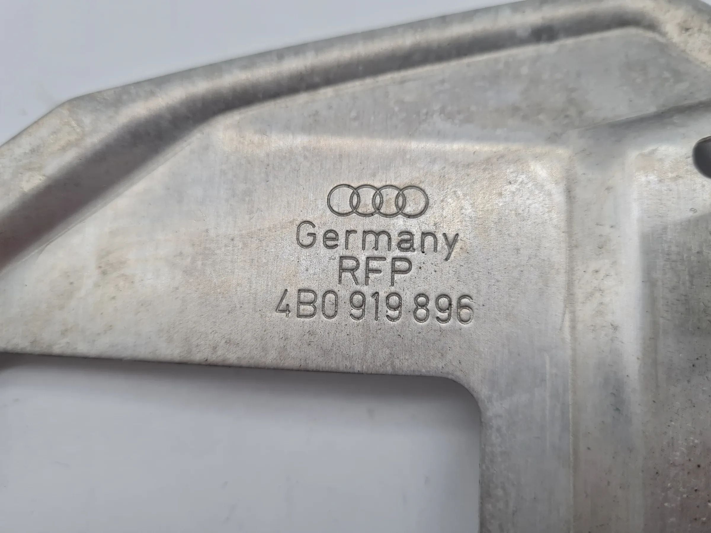 Original VW/Audi Passat, S4/A4 (B5) Navi Navigationshalter Halter 4B0919896