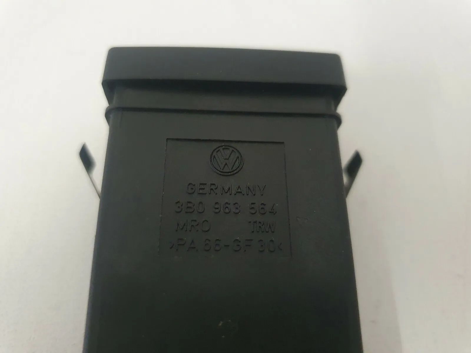असली VW Passat 3B BJ 1998 लिमोज़ीन सामने दायां सीट हीटिंग स्विच 3B0963564C