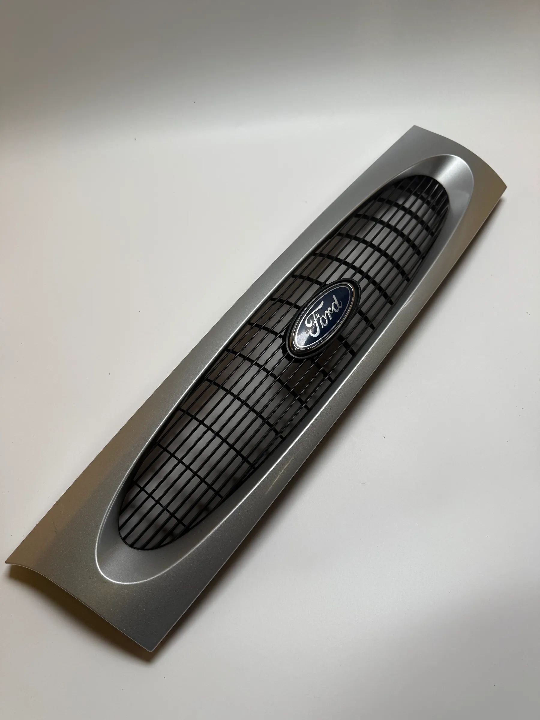 Calandre Grille Avant 96FB-8200-ACW Ford Fiesta Courier 1997 J5S