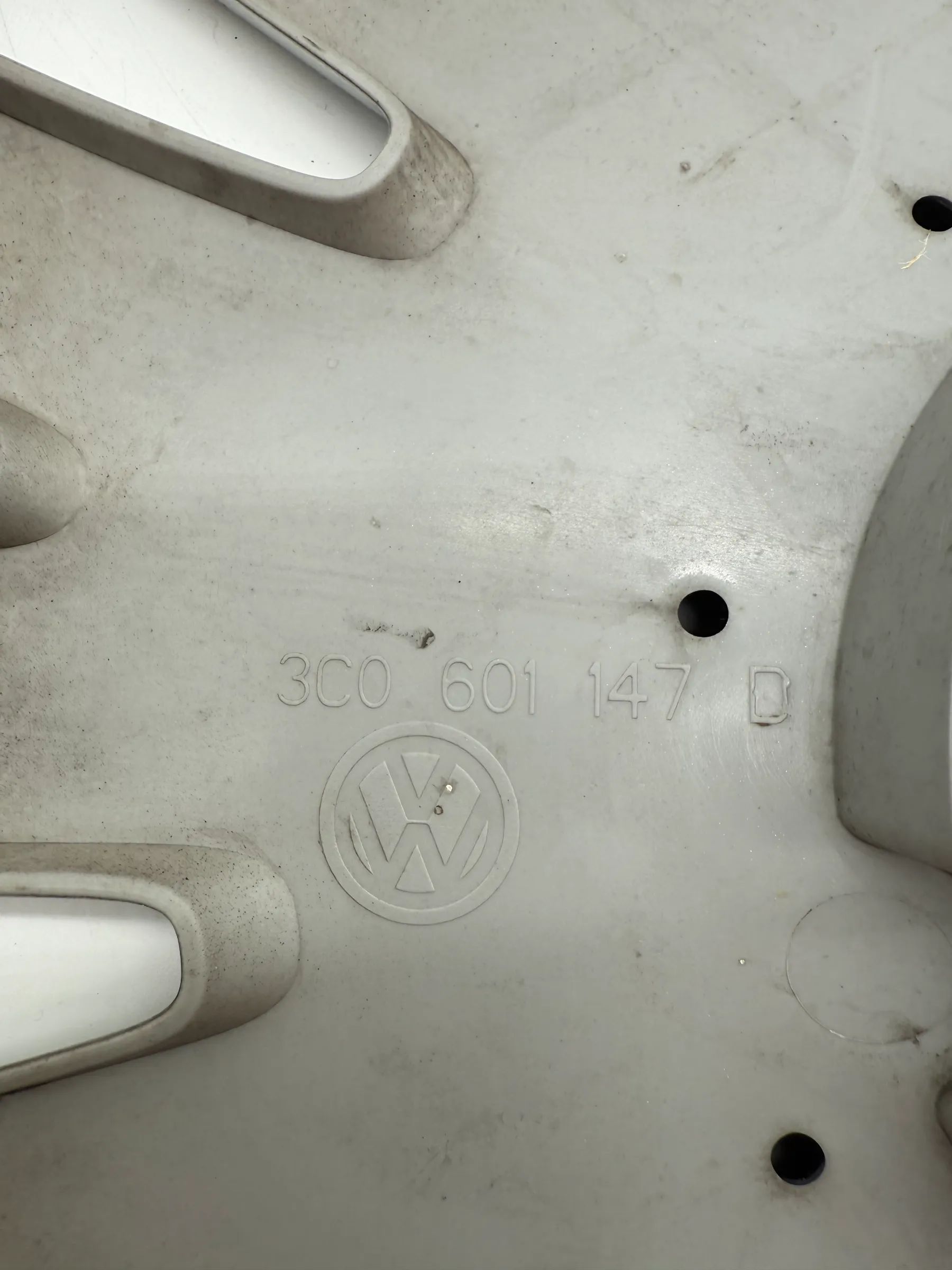 VW PASSAT GOLF TOURAN RADKAPPE RADZIERBLENDE 16 ZOLL 3C0601147D