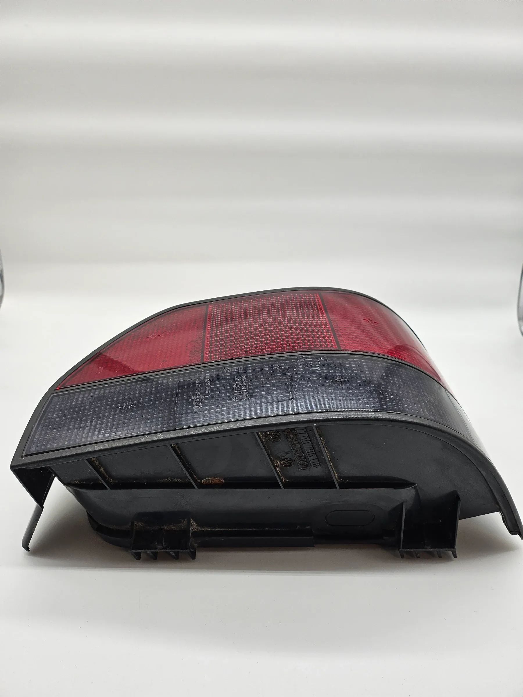 original Renault Clio 1995 rear light right 7700796118 