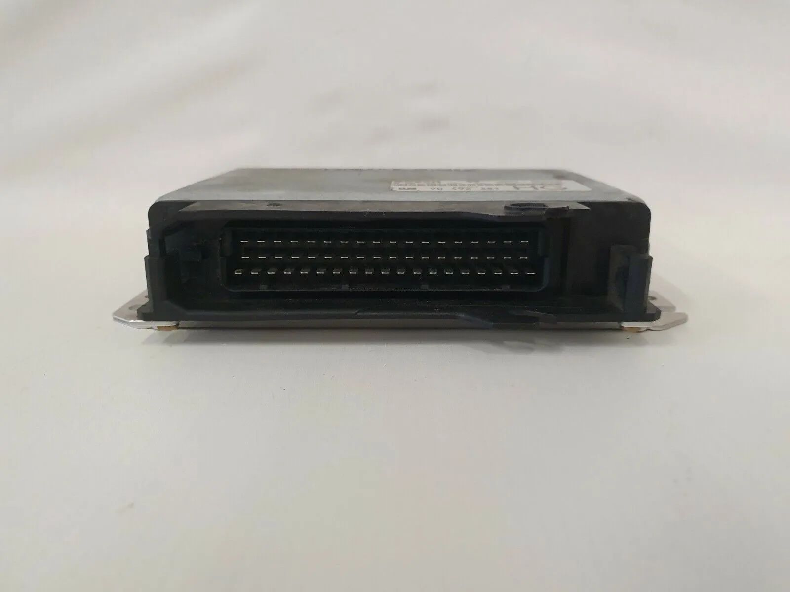 อะไหล่แท้ กล่องควบคุมเครื่องยนต์ Opel Omega B 2.0L หมายเลข 90492381 0201203587