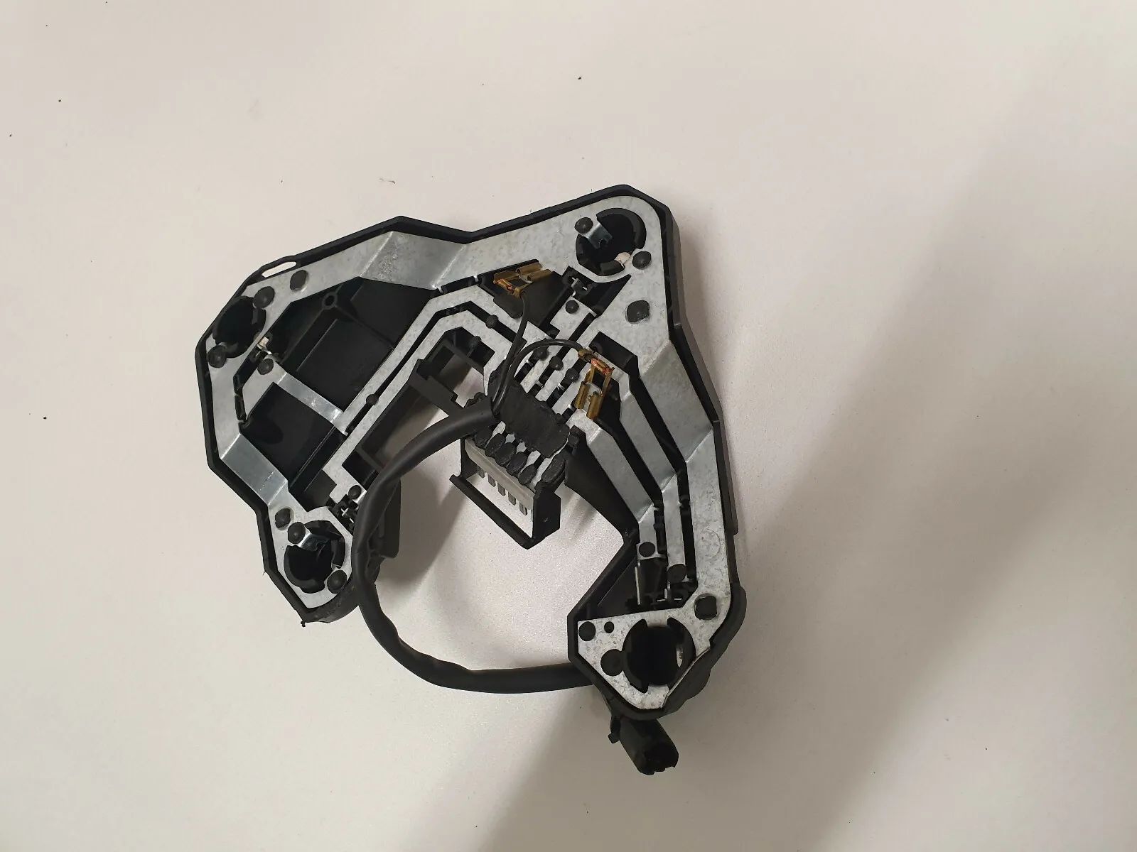 Oryginalny uchwyt lampy tylnej Audi A4 prawy 1996-04