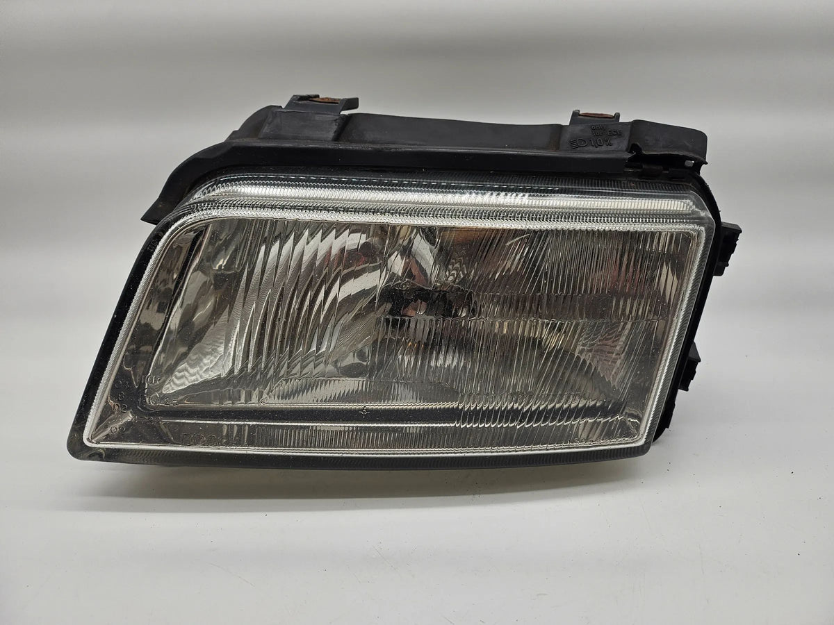Phare avant gauche 8D0941003E / 0301094201 Audi A4 8D an 98