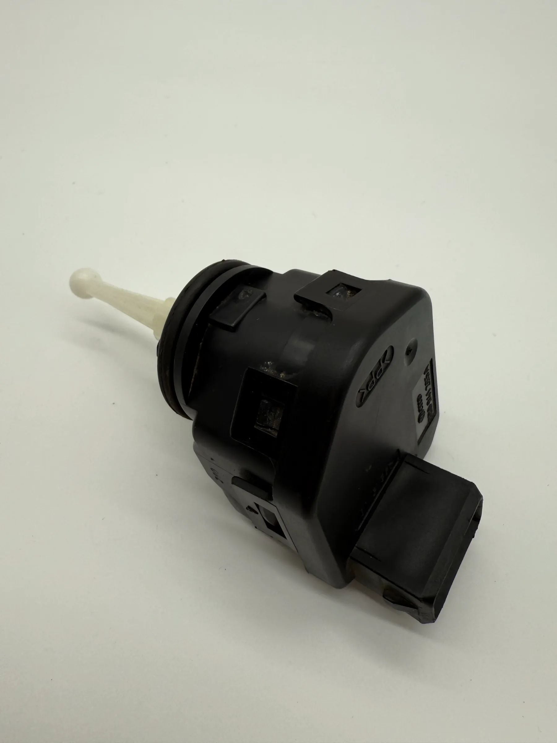 Headlight range control actuator LWR 3B0941295A VW Passat 3B 
