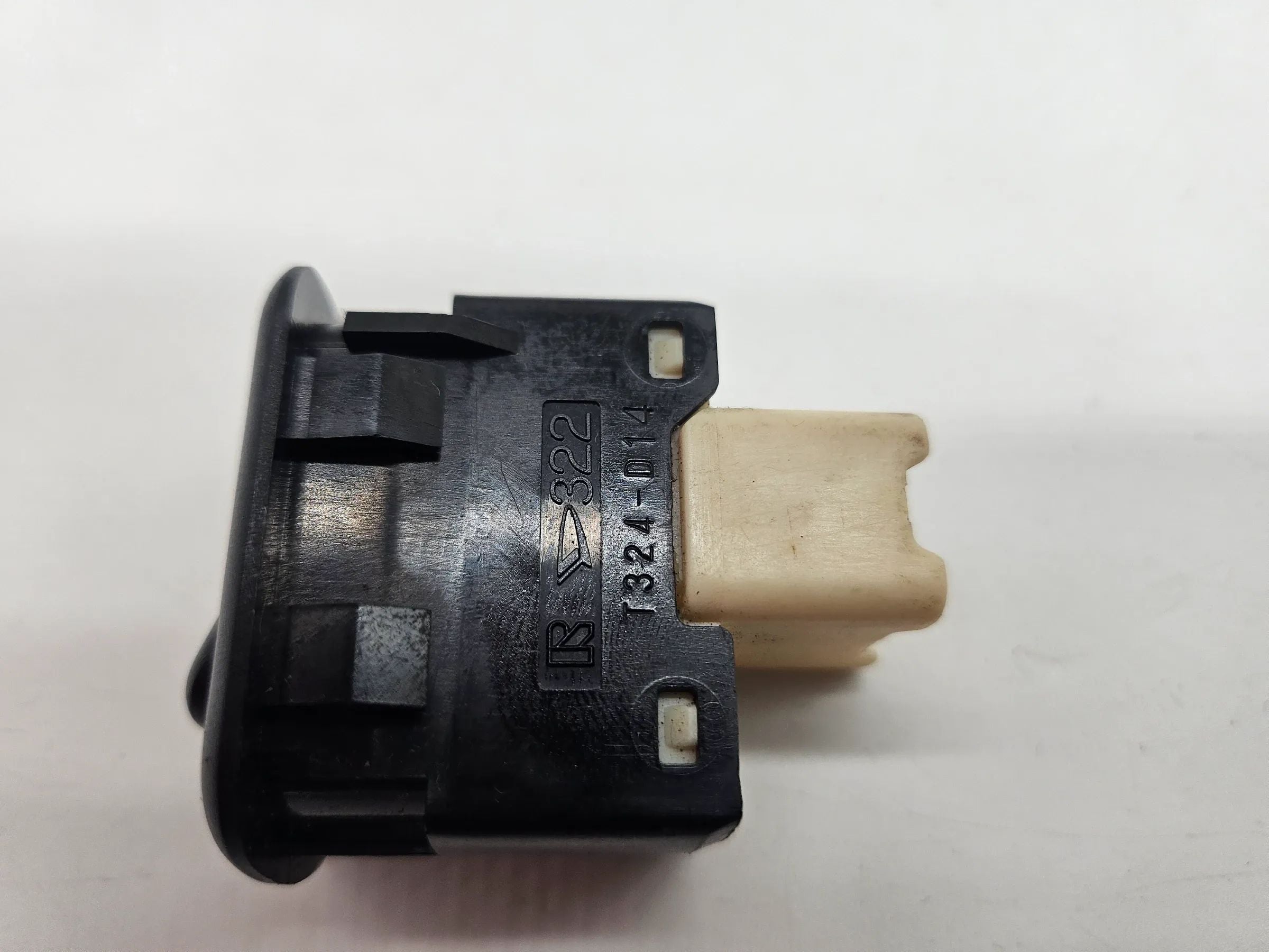 Originele DAIHATSU Cuore V L7 (01-03) Schakelaar Mistachterlicht T324-D14