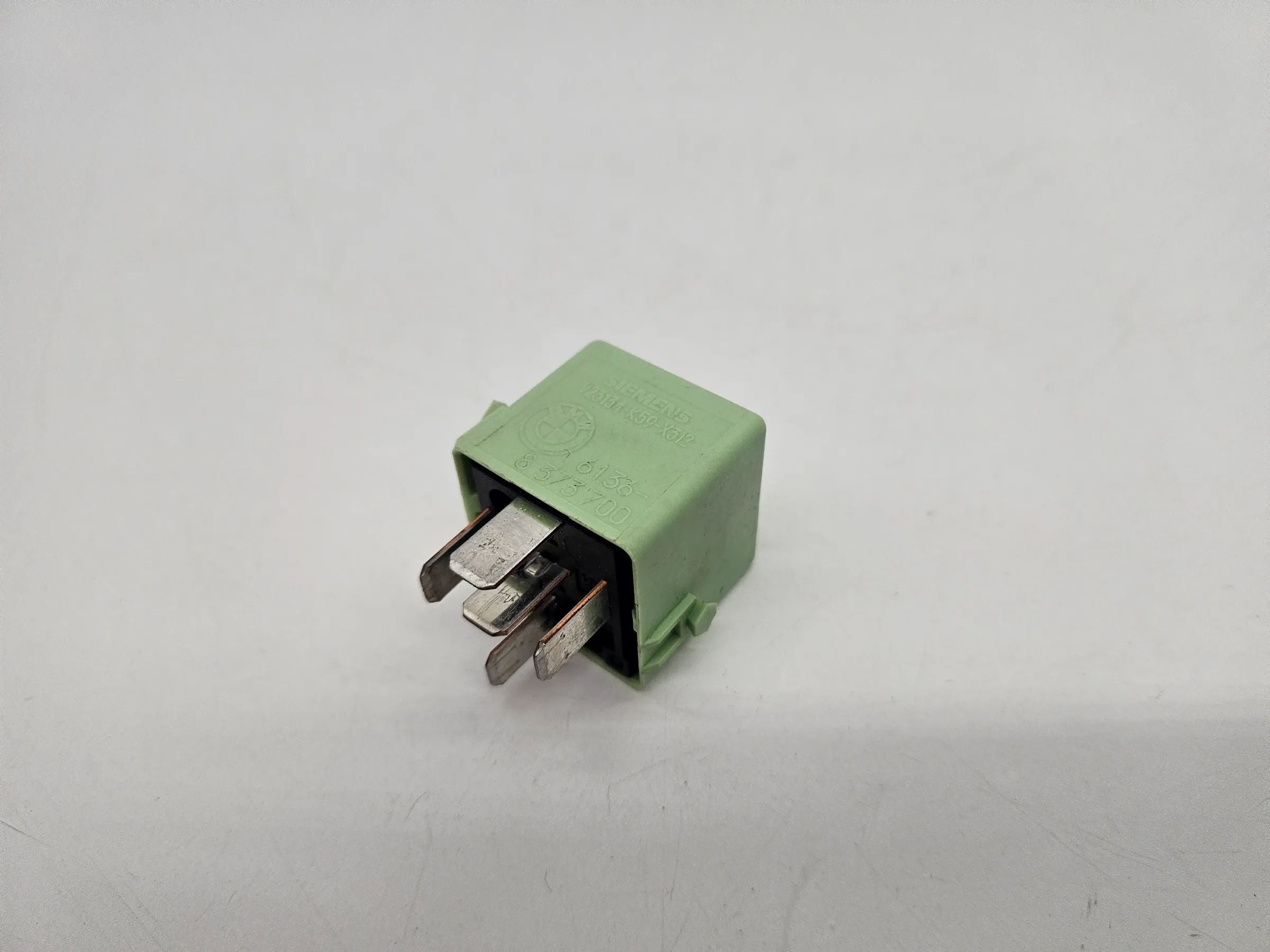 Оригинальное реле замыкателя BMW 5 TOURING (E39) 520I 8373700 61.36-8373700