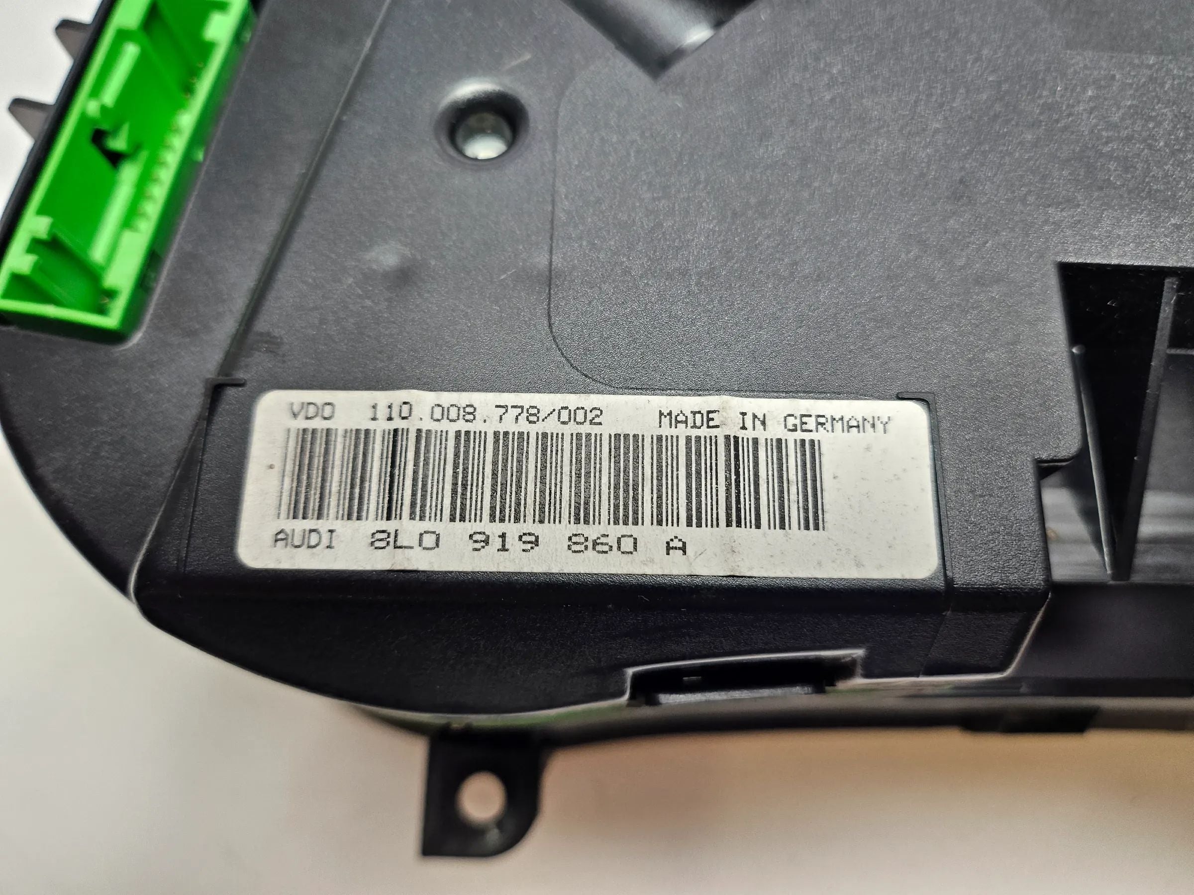 Audi A3 8L1 1.6 speedometer instrument cluster 8L0919860A 110.008.778/002 