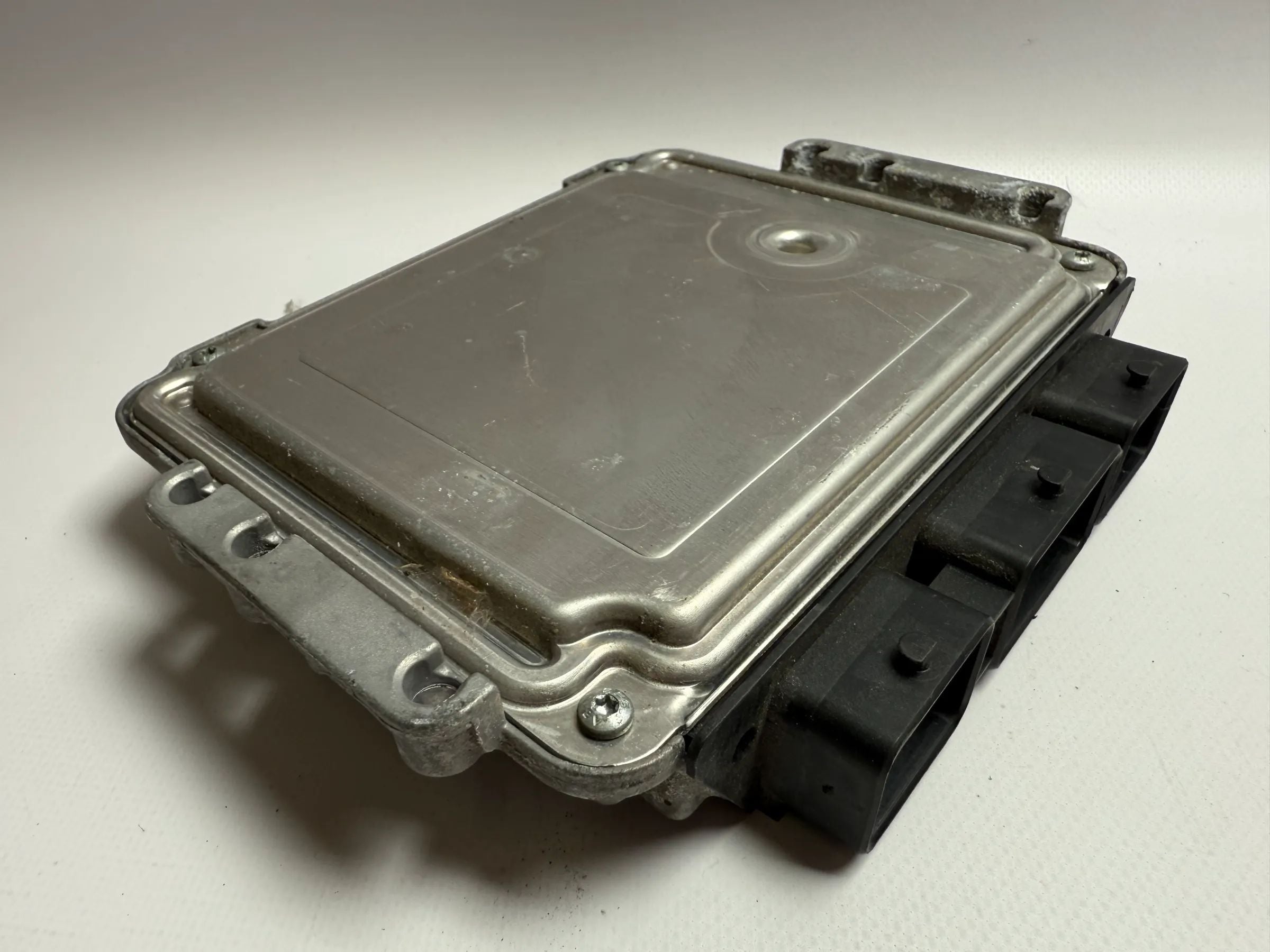 Original Renault Megane Scenic 1.9 DCI Boîtier de Gestion Moteur 8200527725 / 0281012589