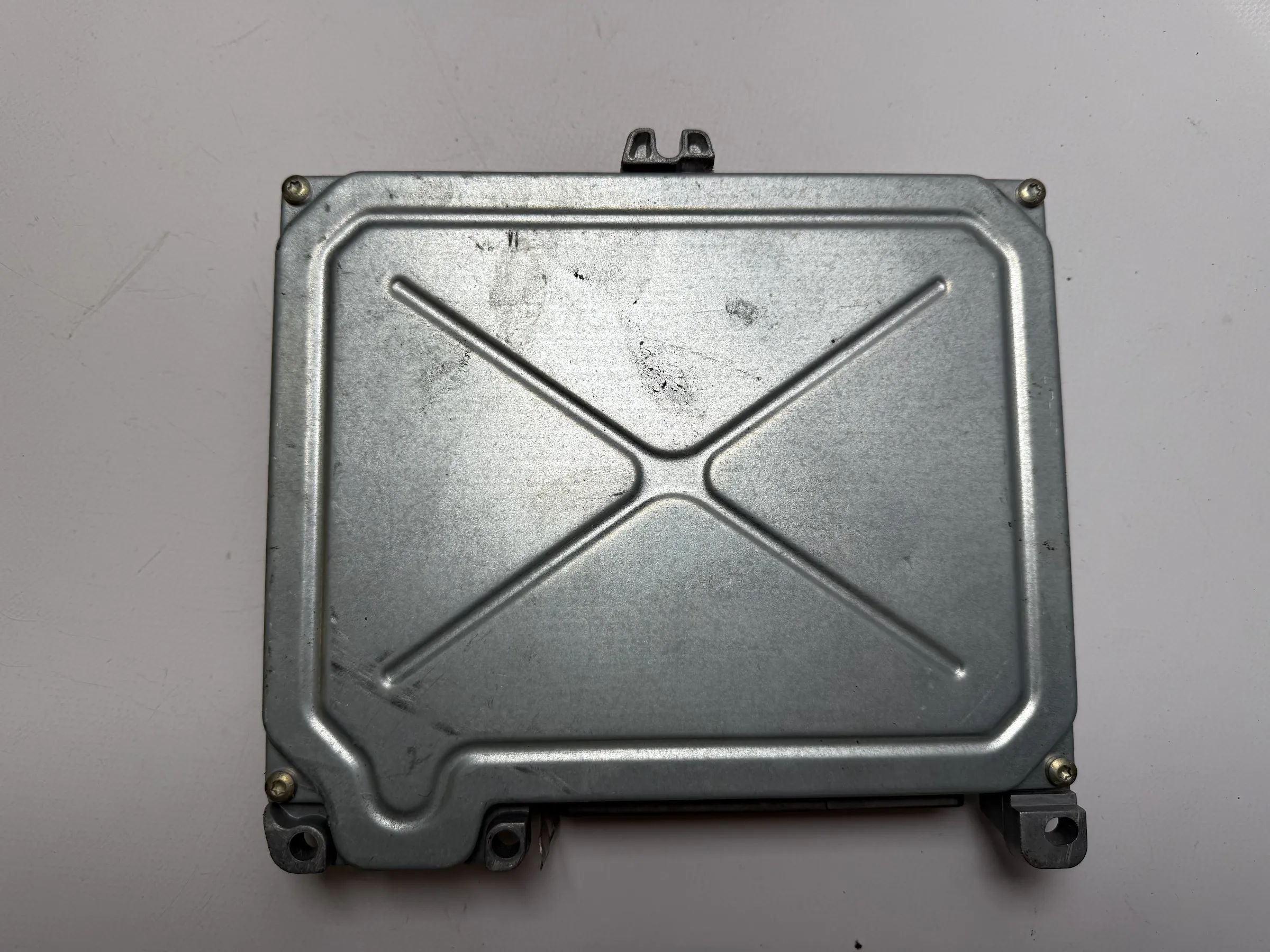 อะไหล่แท้ Renault Clio I B57 1.2 40kW 1996 กล่องควบคุมเครื่องยนต์ HOM7700864274