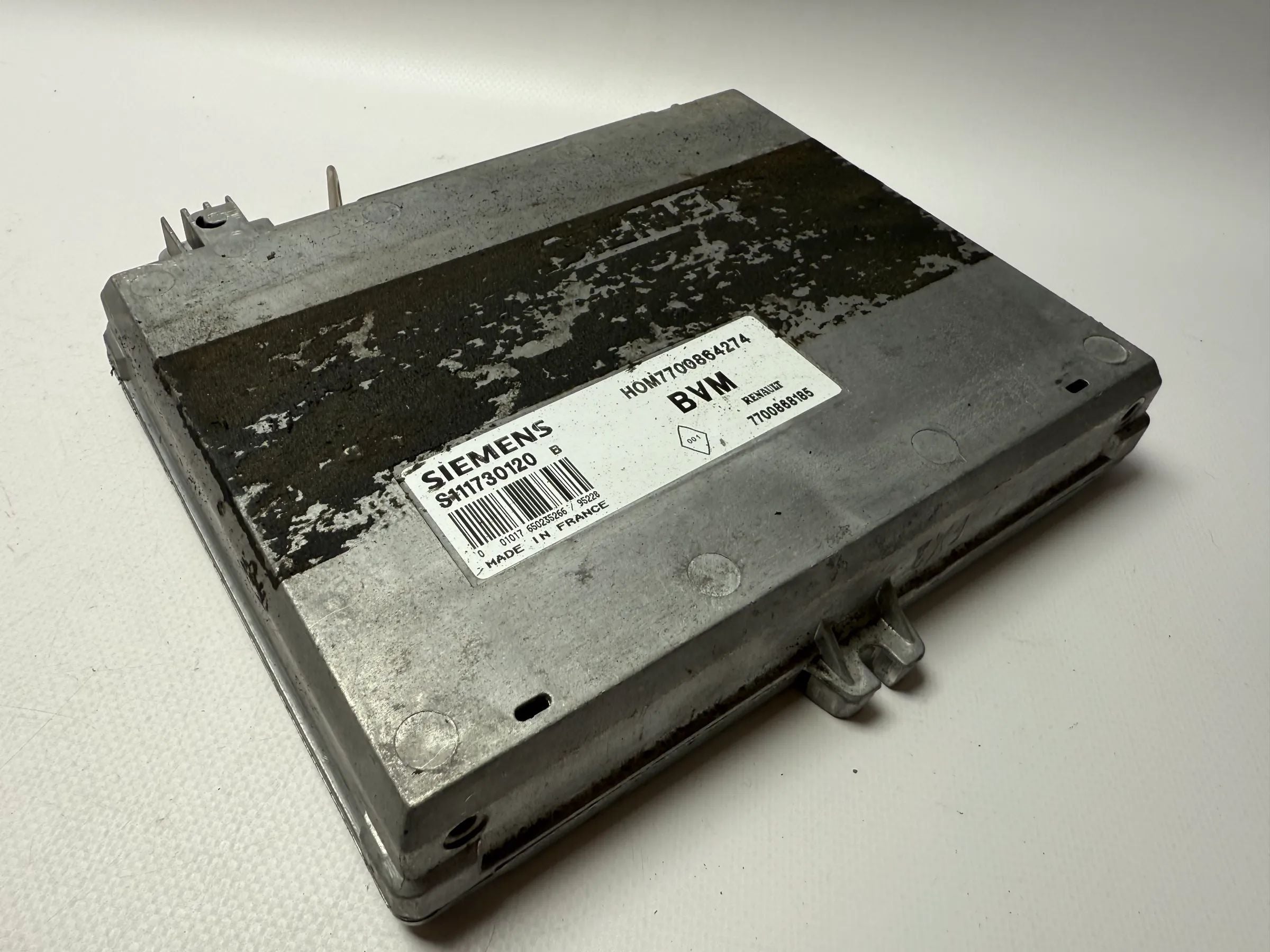 อะไหล่แท้ Renault Clio I B57 1.2 40kW 1996 กล่องควบคุมเครื่องยนต์ HOM7700864274