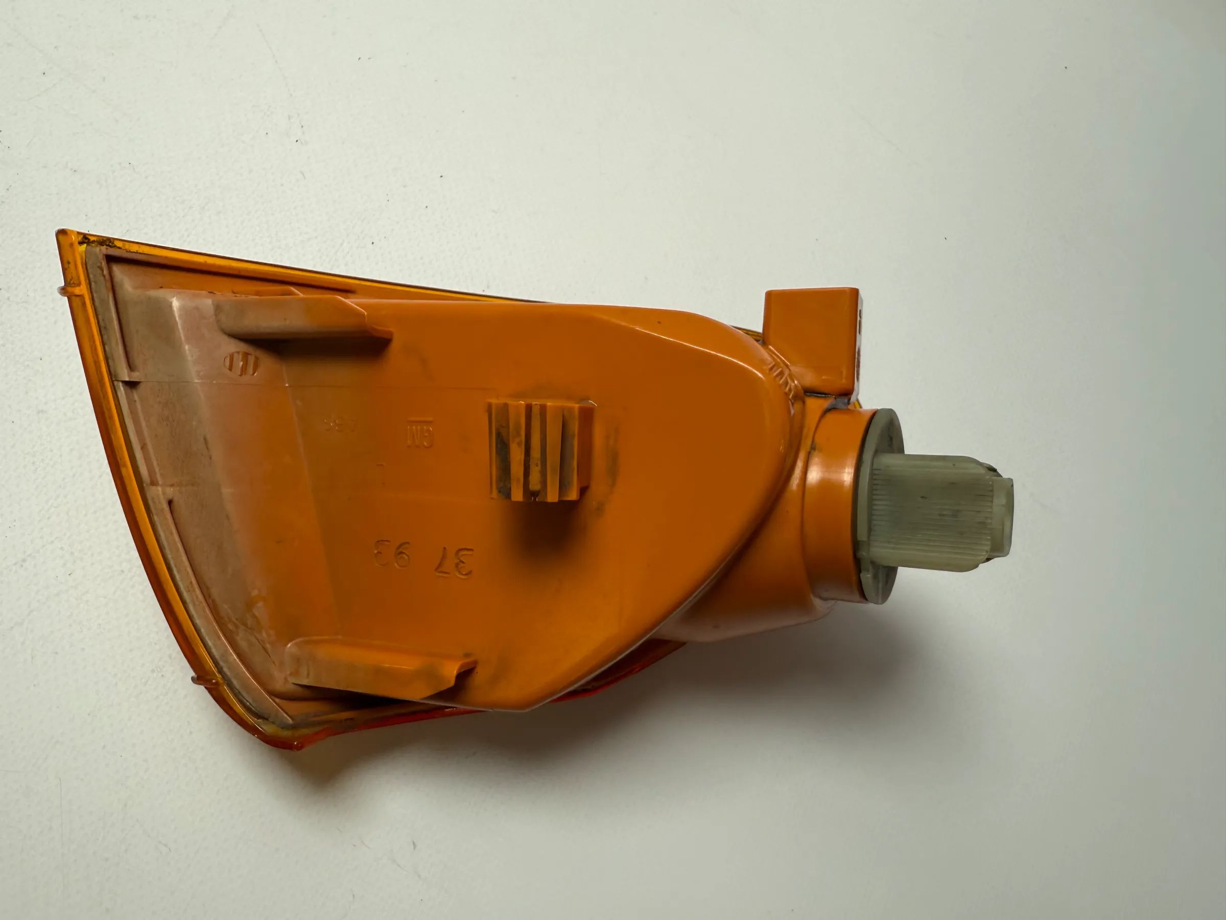 อะไหล่แท้ Opel Astra F 91-94 ไฟเลี้ยวหน้าซ้าย สีส้ม หมายเลข 90421897