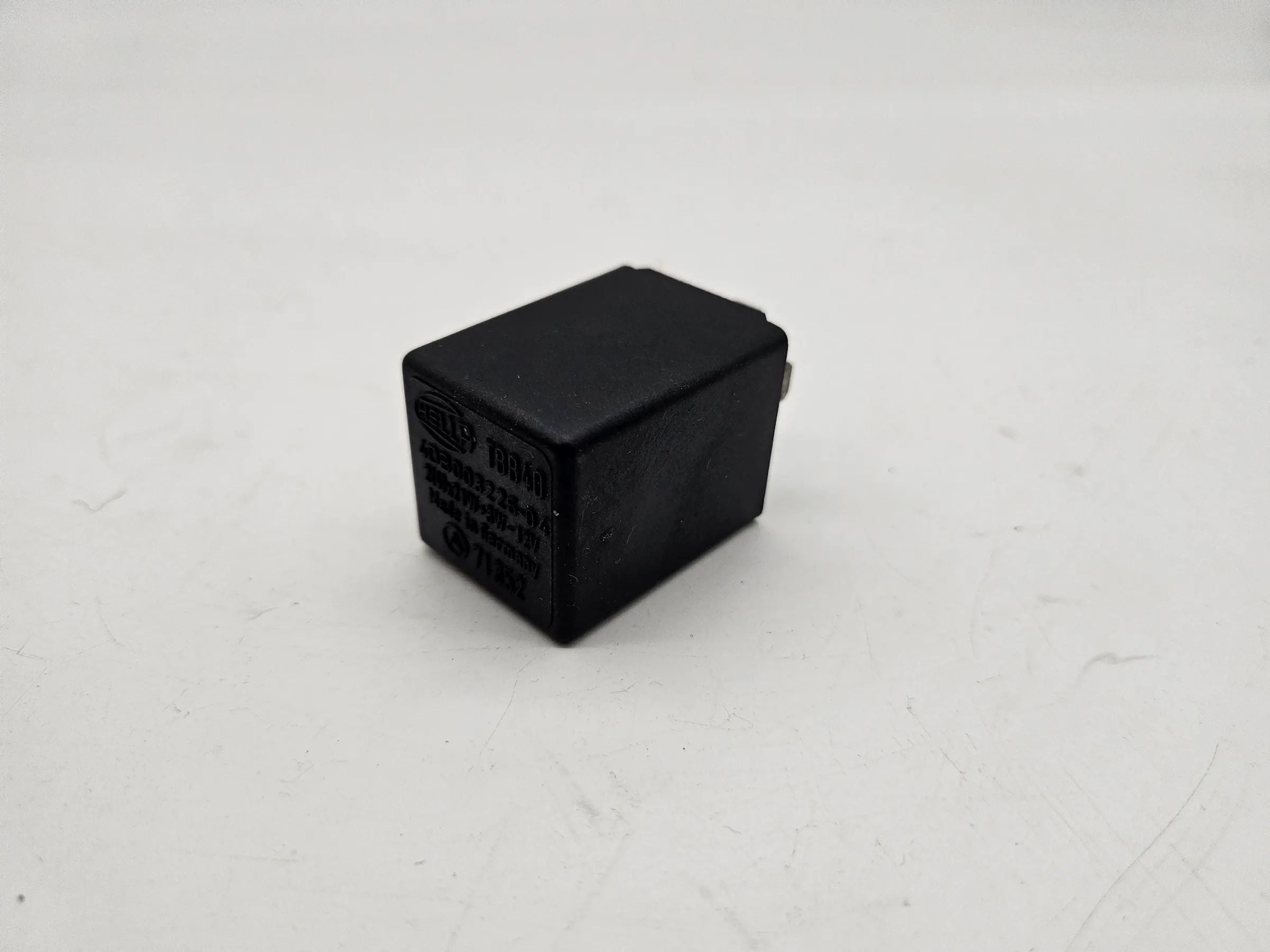 純正 Audi 80 100 ウインカーリレー Hella TBB40 4DB003226-04 21W5W2