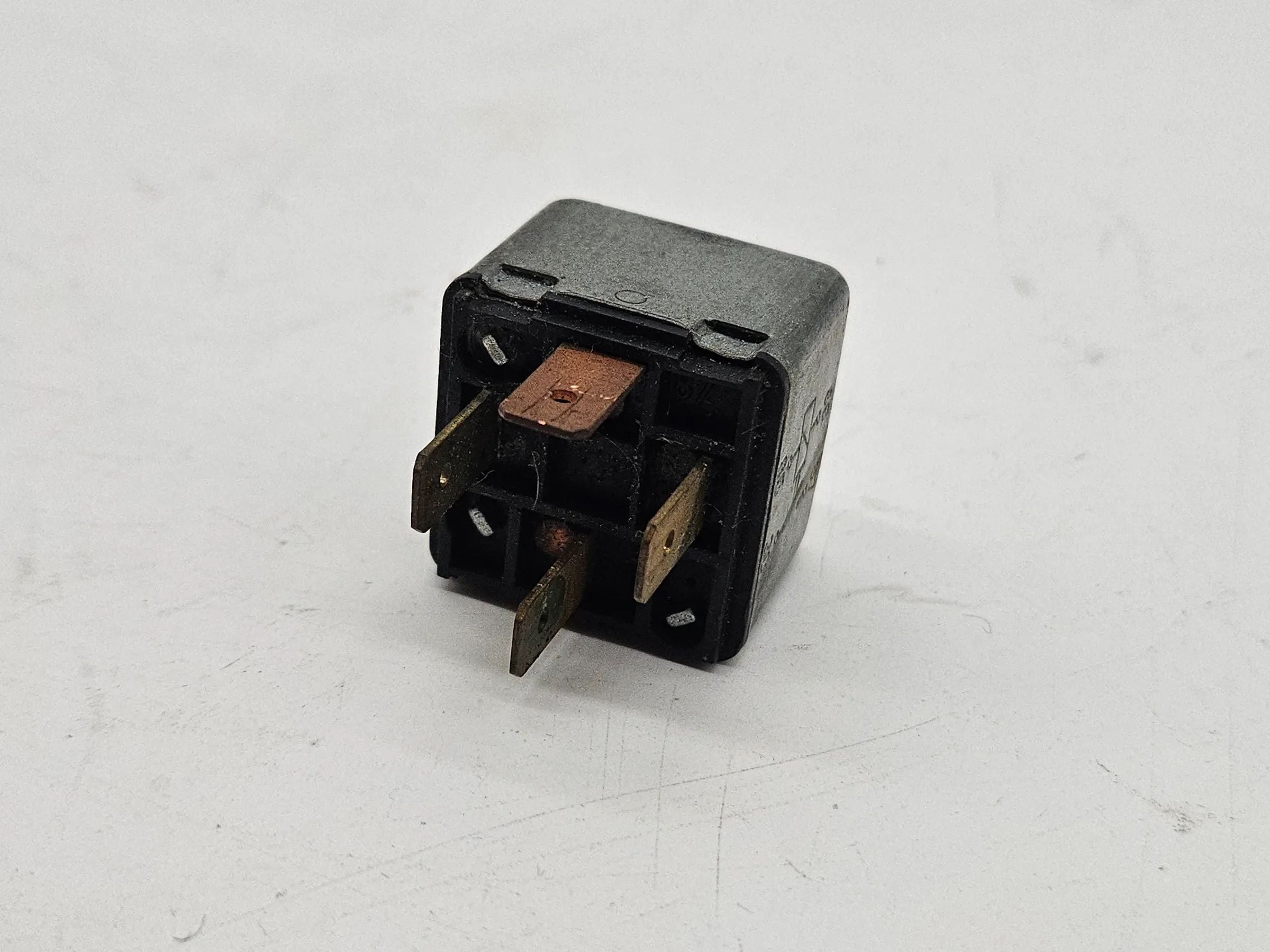 Оригинальное реле BMW E12 E23 E24 E28 BOSCH 0332014403 - Auto-veritas