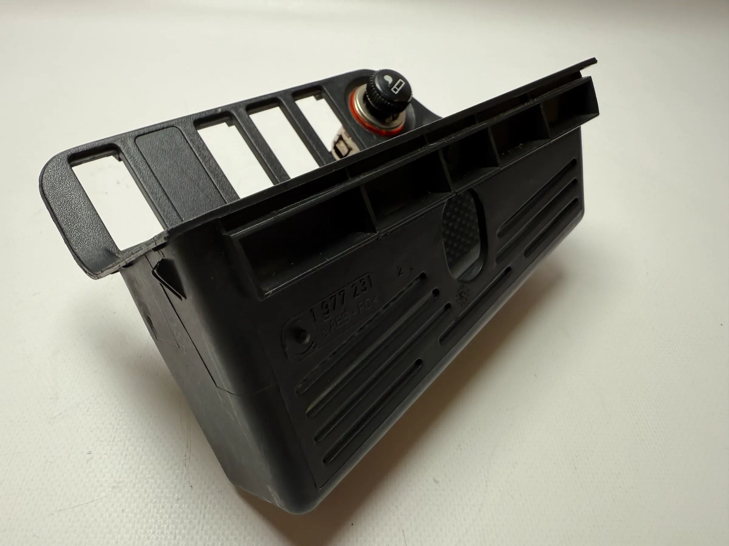 Original BMW E36 Berlina Compartimento con Encendedor de Cigarrillos 1977231