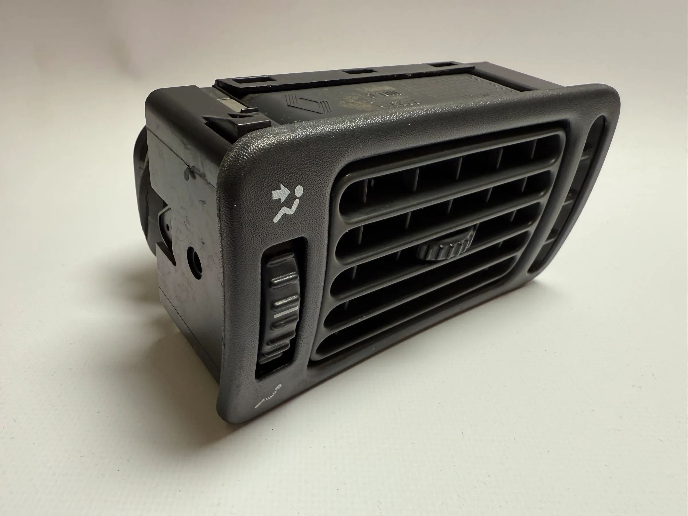 Original Renault 19 Cabrio Resguardo de Ar Direito 222575 / 7700812994