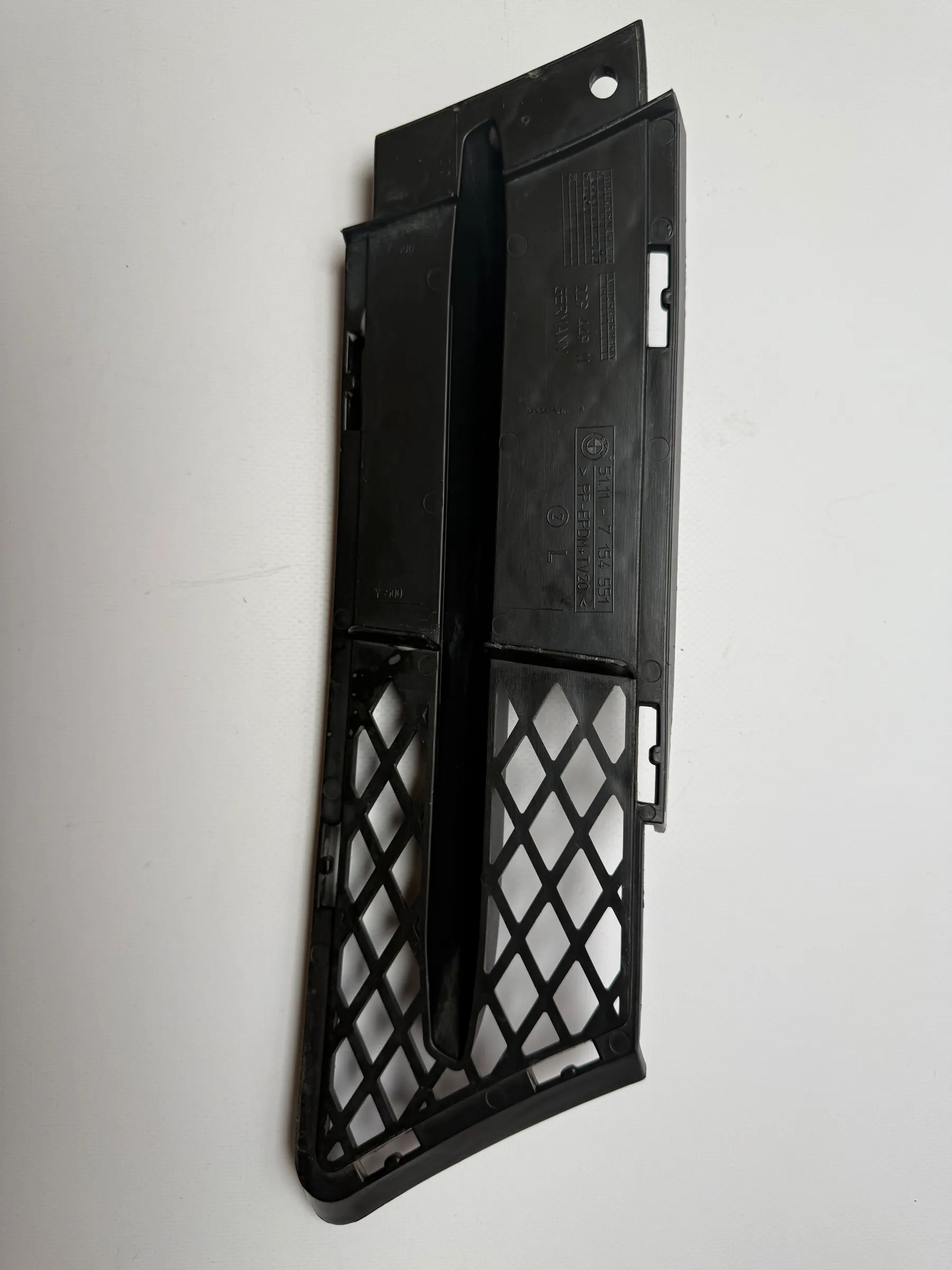 Original BMW 320d DPF E90 / E91 air grille front left / 51117154551 