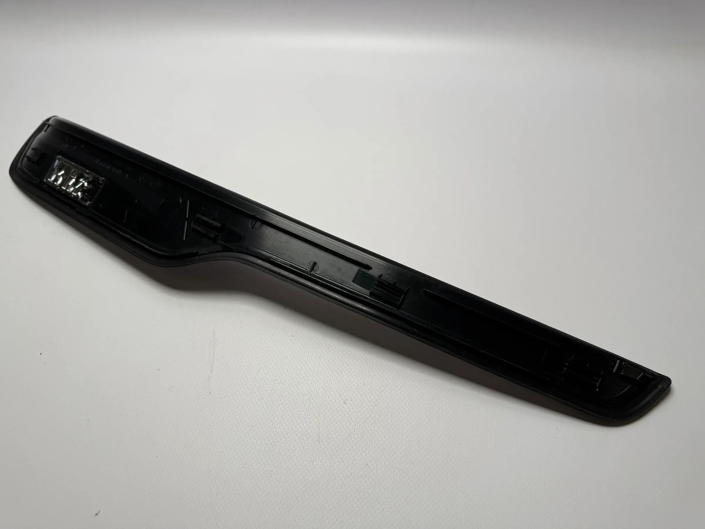 Оригинальная накладка порога двери правая BMW E90 / E91 51477060286