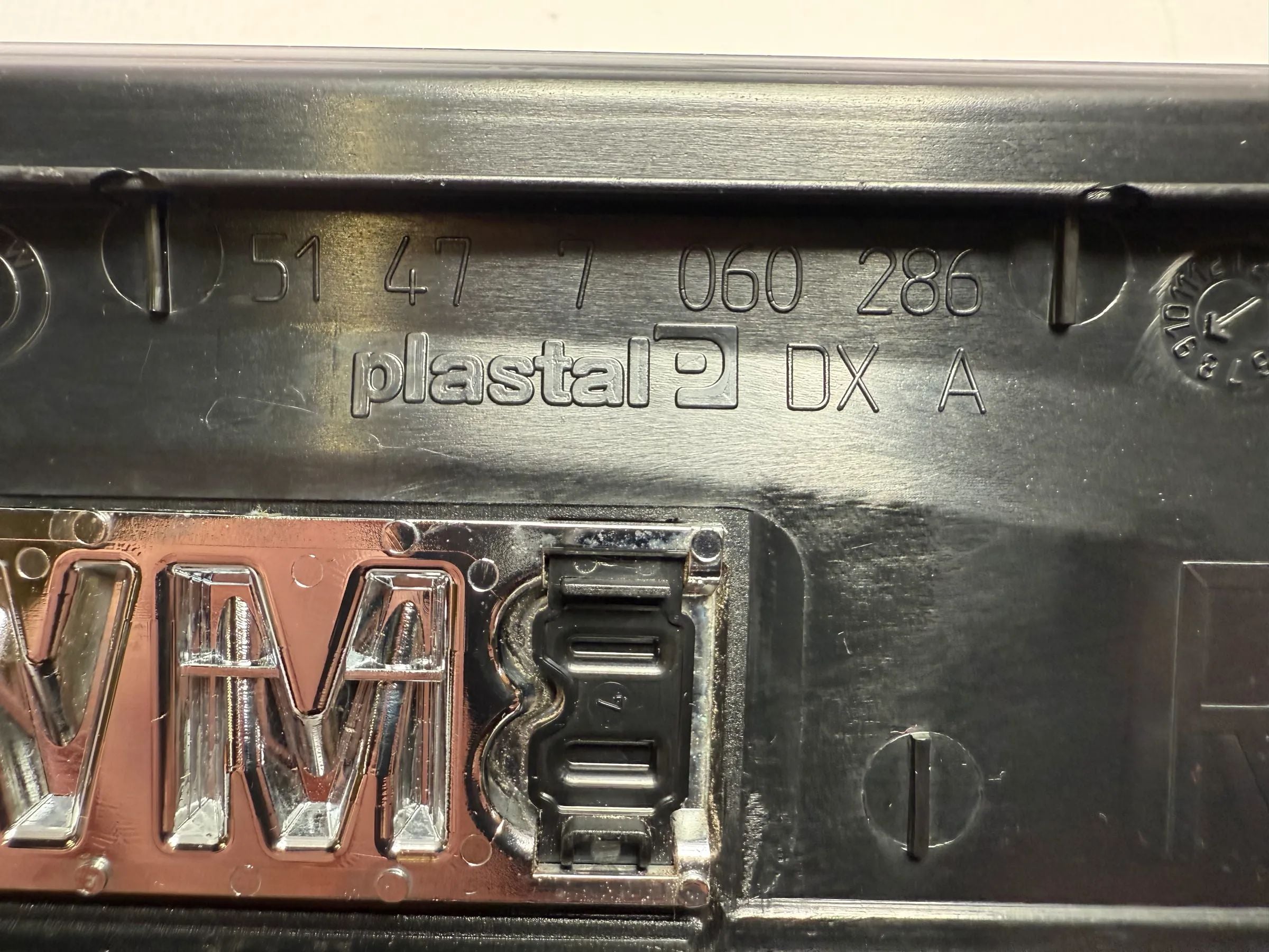 Оригинальная накладка порога двери правая BMW E90 / E91 51477060286