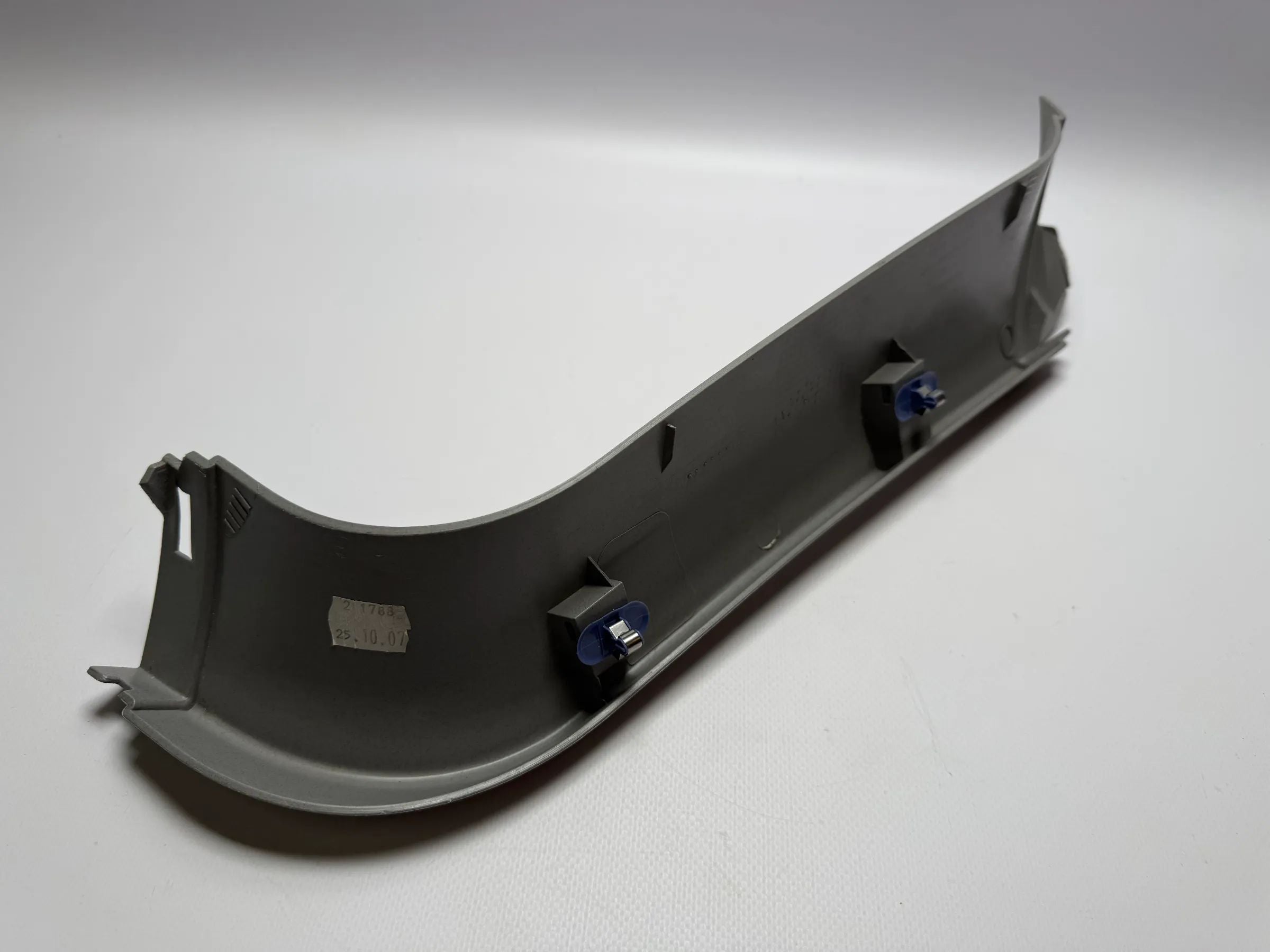 Оригинальная накладка крышки багажника Опель Зафира Б серая 13131332 Auto-veritas