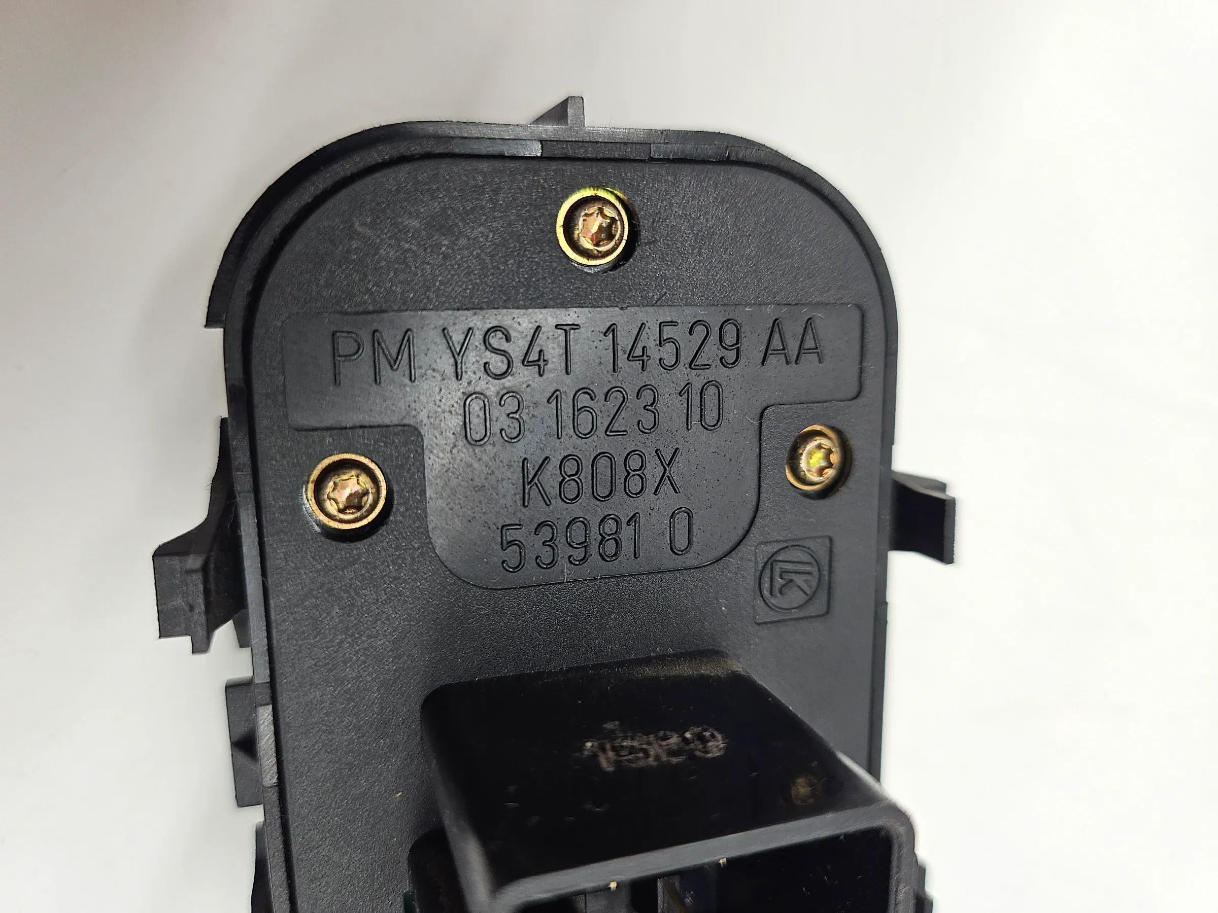อะไหล่แท้ Ford โฟกัส 1 DNW DAW DBW สวิตช์กระจกไฟฟ้าหน้า ซ้าย YS4T14529AA