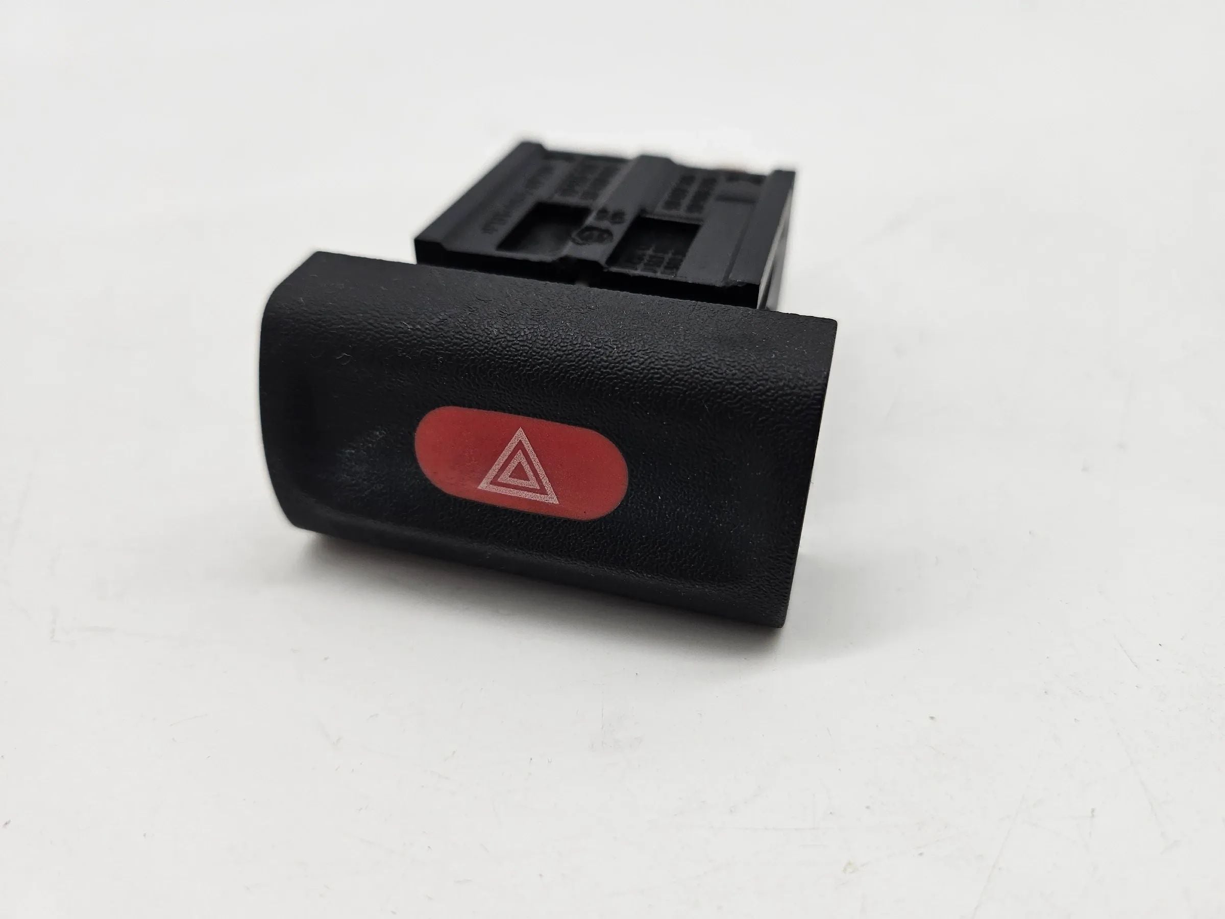 Оригинальный переключатель аварийной сигнализации Opel Vectra B 90457316