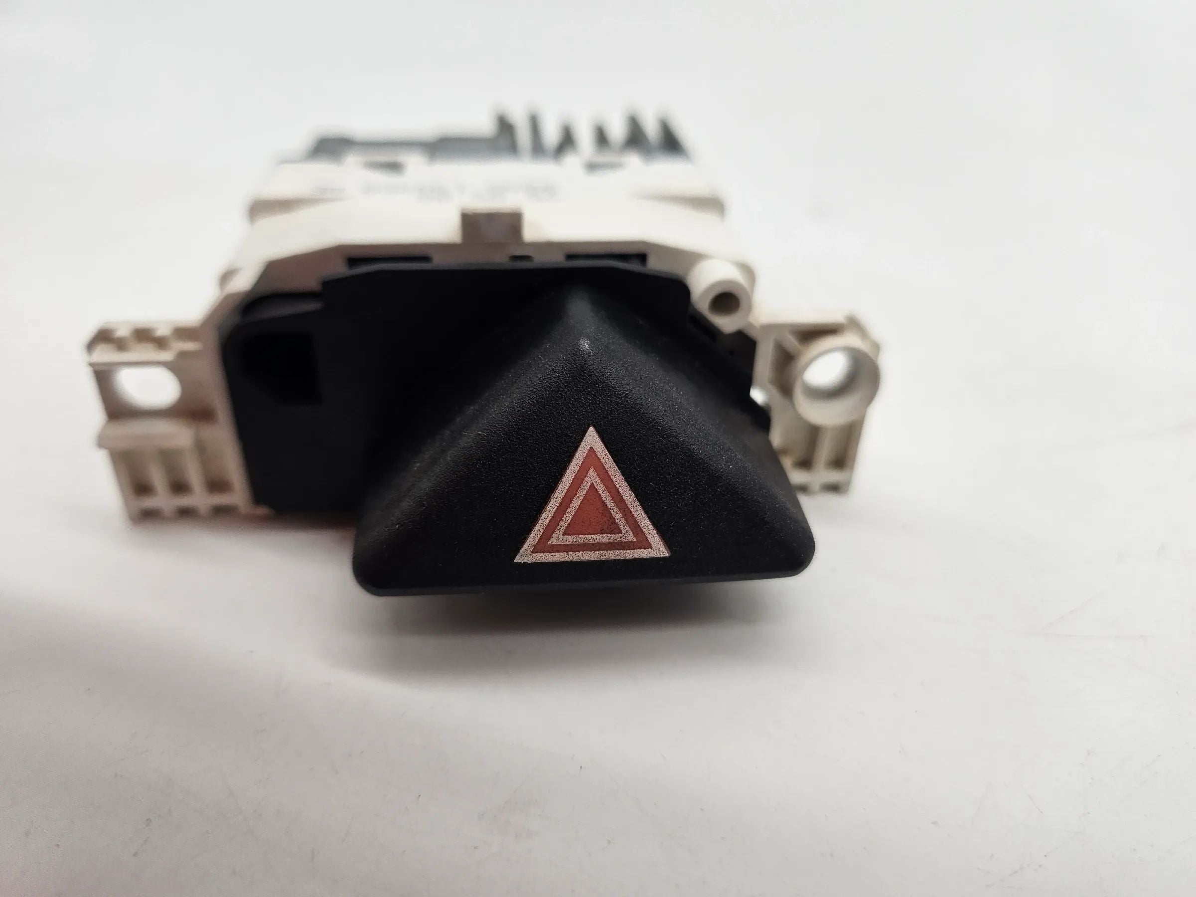 Original Ford Focus 1 DNW DBW DAW Schalter Warnblinkschalter 98G13A350BE