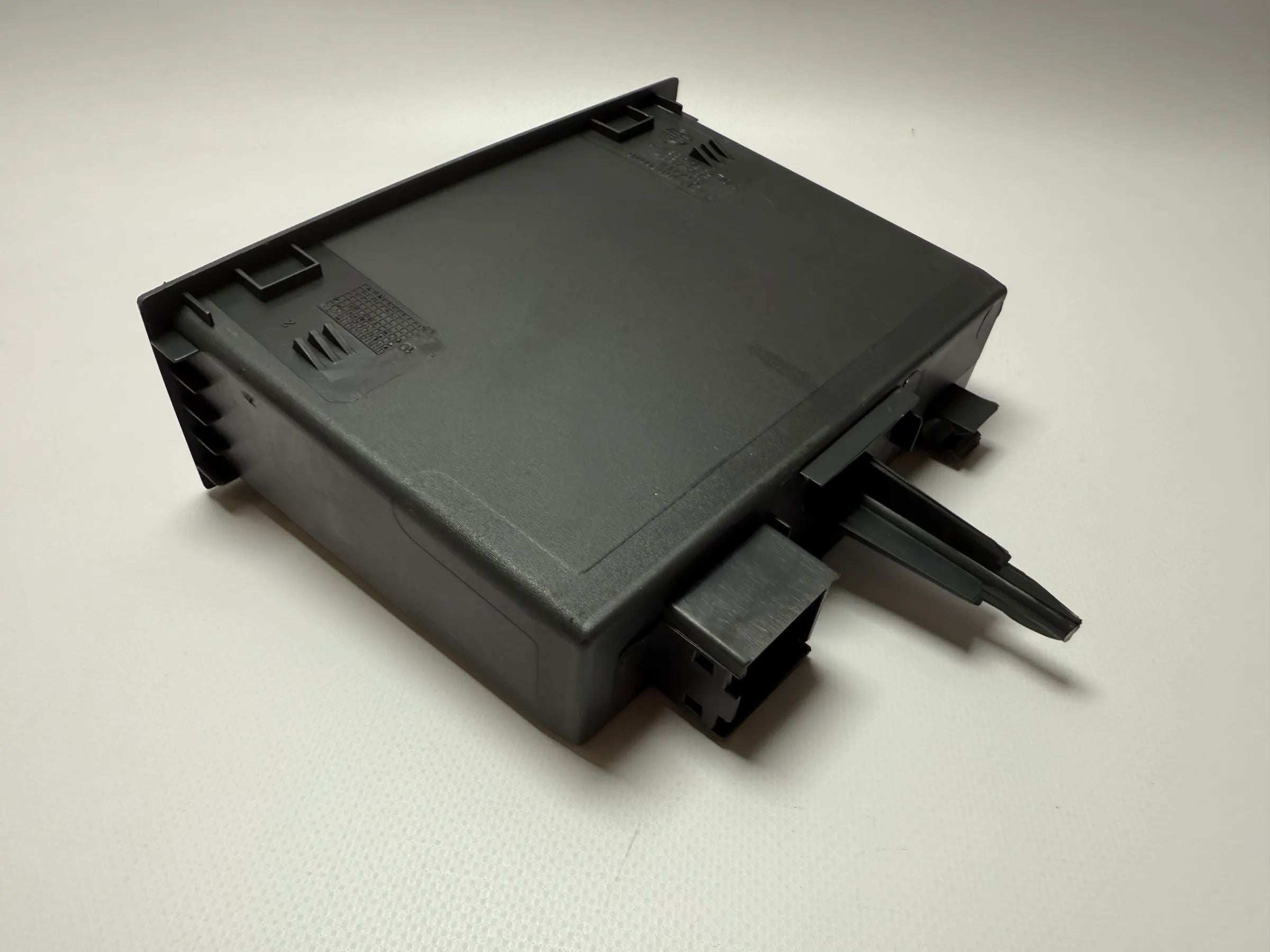 Orijinal Fiat Ducato Merkezi Saklama Gözlüğü 7354469140 / 1310020070