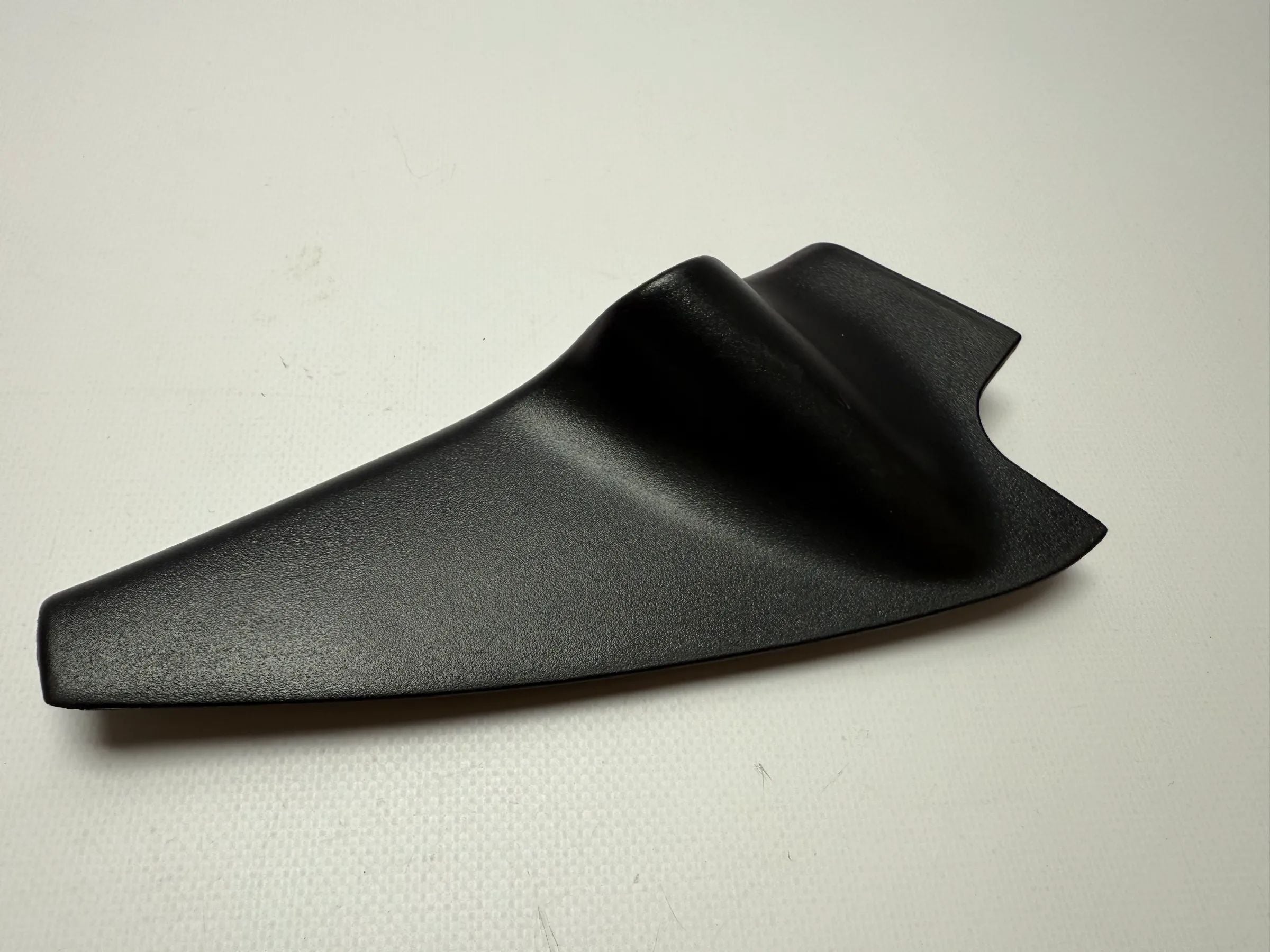 Оригинальная правая накладка зеркала внутренней отделки Peugeot 106 9610363177