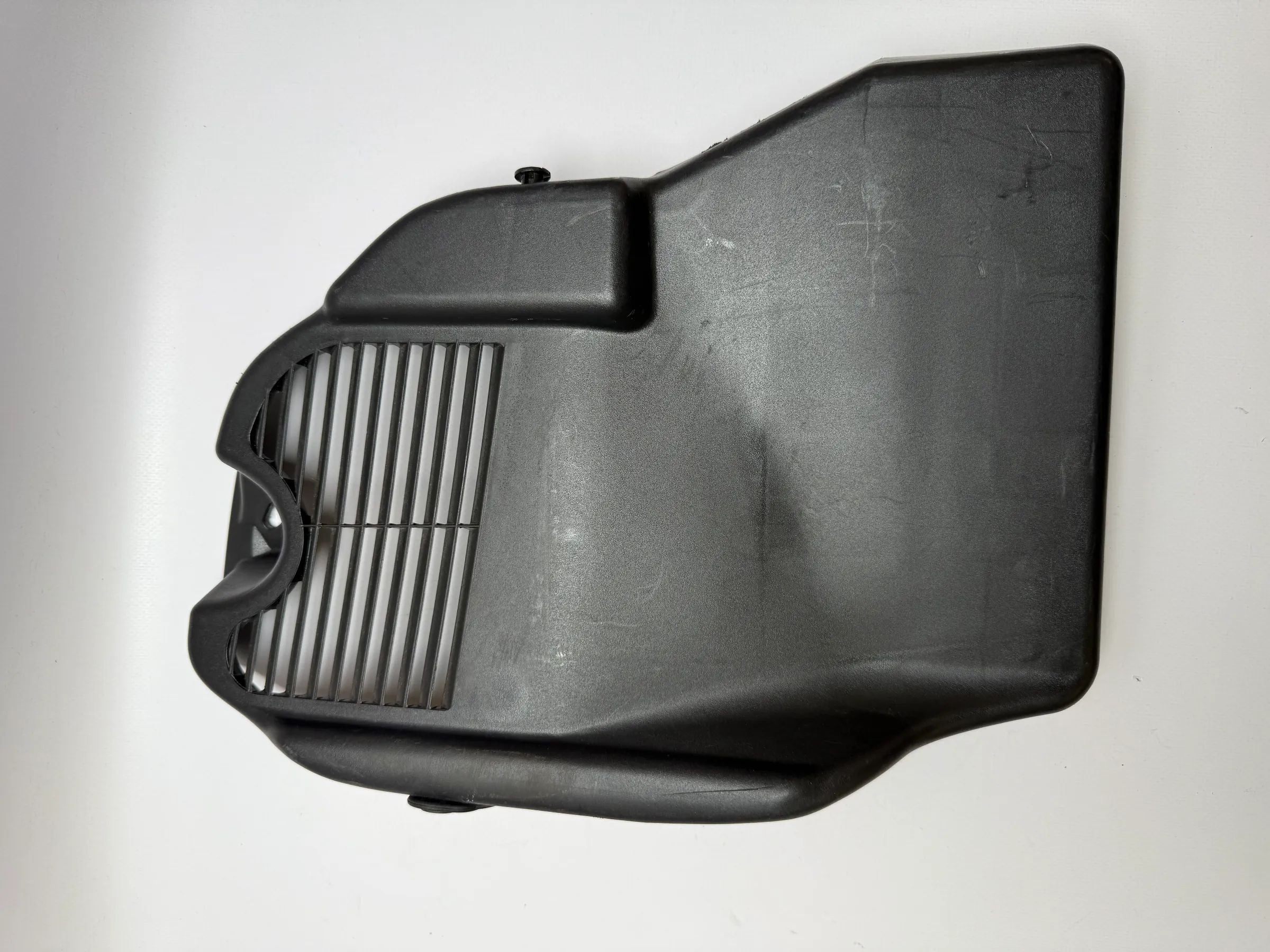 Cubierta original Renault Megane embellecedor luz trasera maletero 7700838459