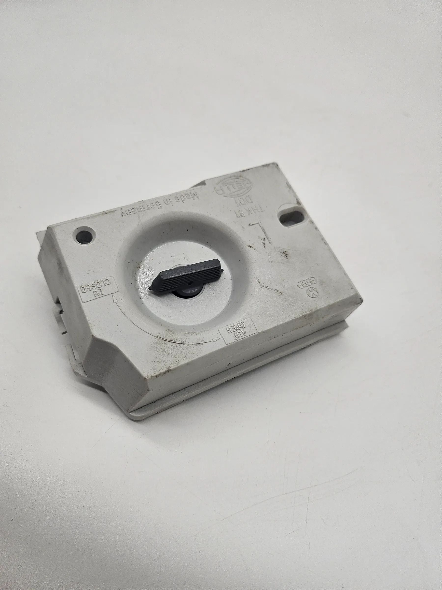 ORIGINAL AUDI 80 893945095 Lampenträger Rückleuchte  hinten links