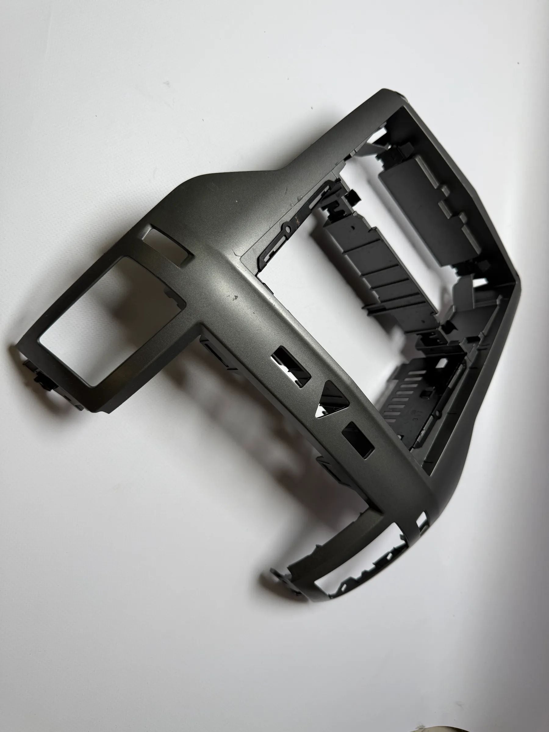 Оригинальная накладка рамки центральной консоли Опель Зафира Б 13162556