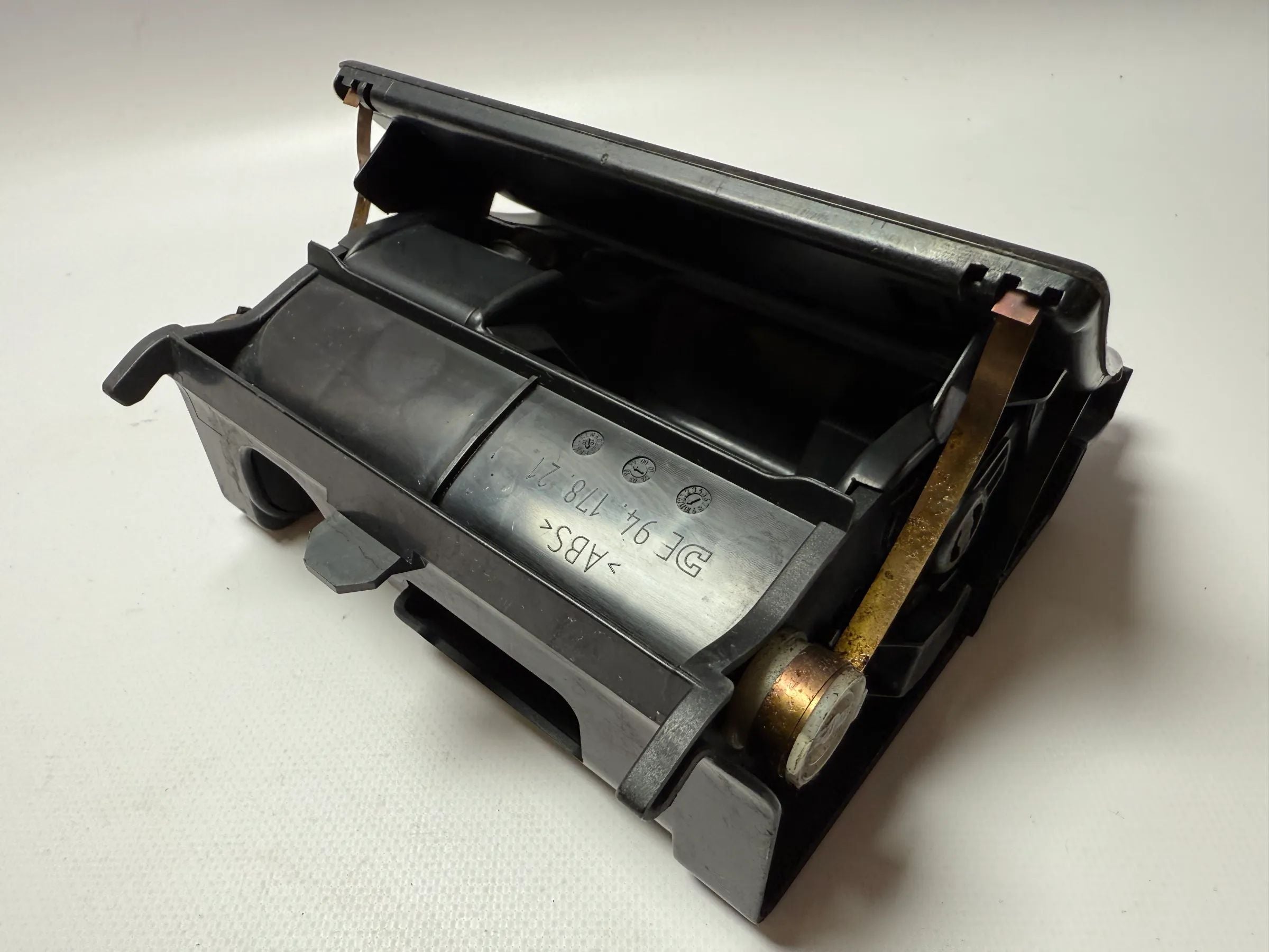 Cinzeiro Original Mercedes W208 C208 A208 CLK Avantgarde A2088100401