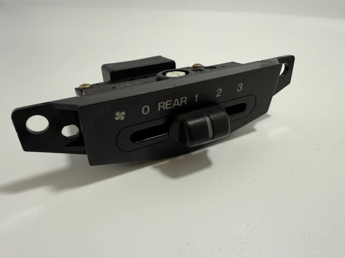 Originele Mazda MPV II Klimaatregeling Luchtsturing Stanley LC73 613 40