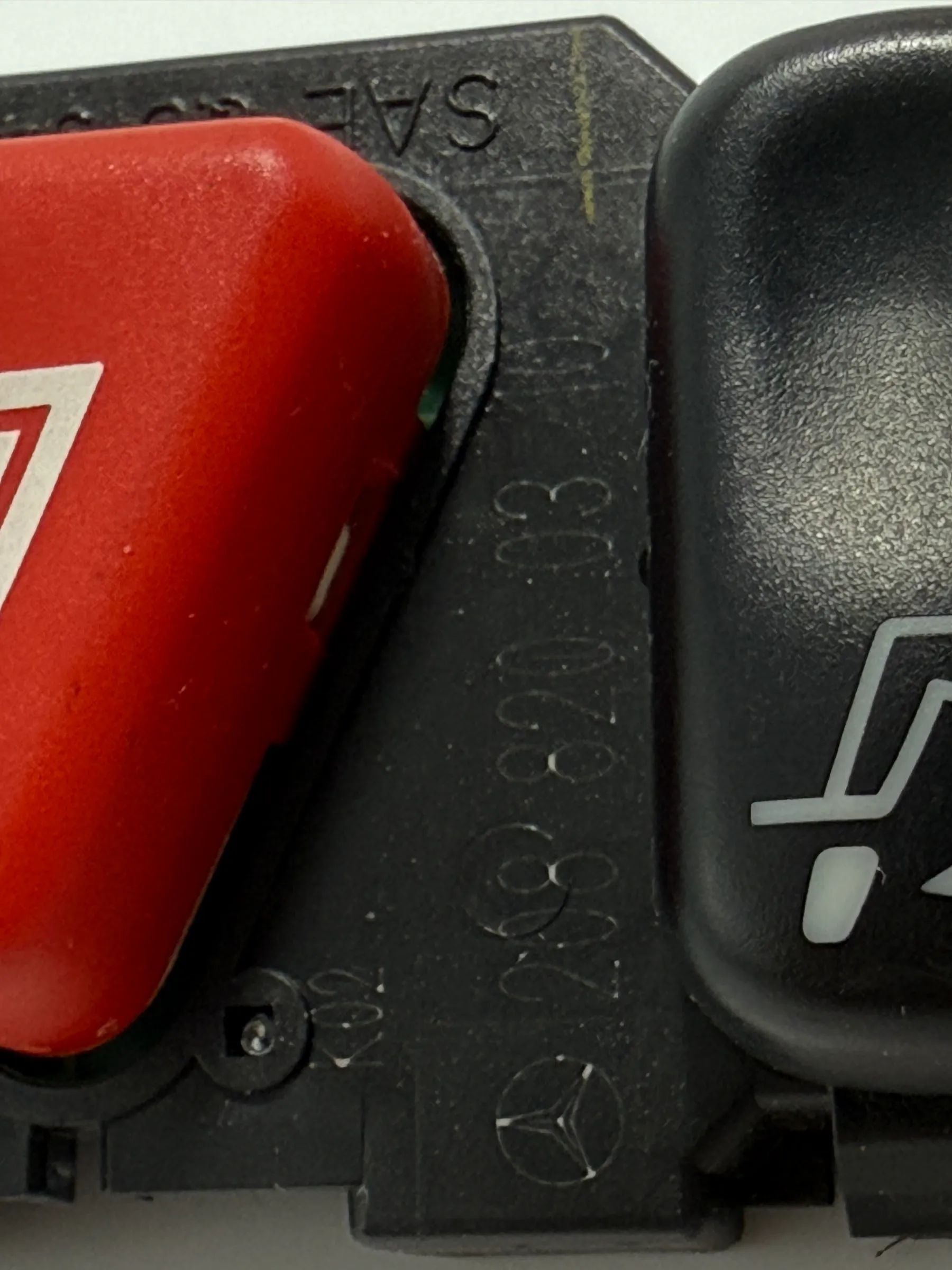 Originele Mercedes W202 W208 W210 waarschuwingsknop, hoofdsteun 2088200310