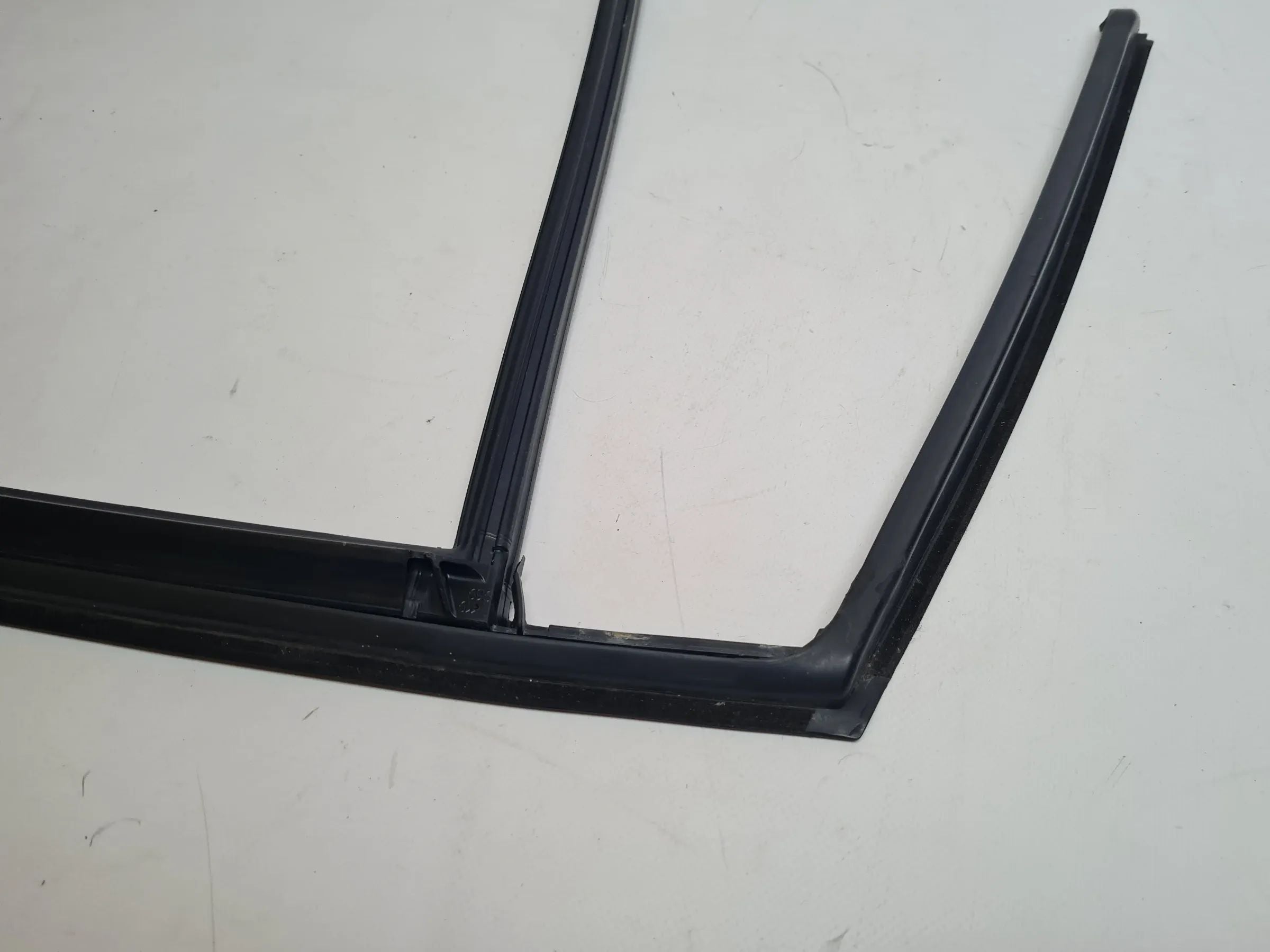 BMW 3er Touring E91 Fenster Dichtung Gummi Hinten Links 16850 Original