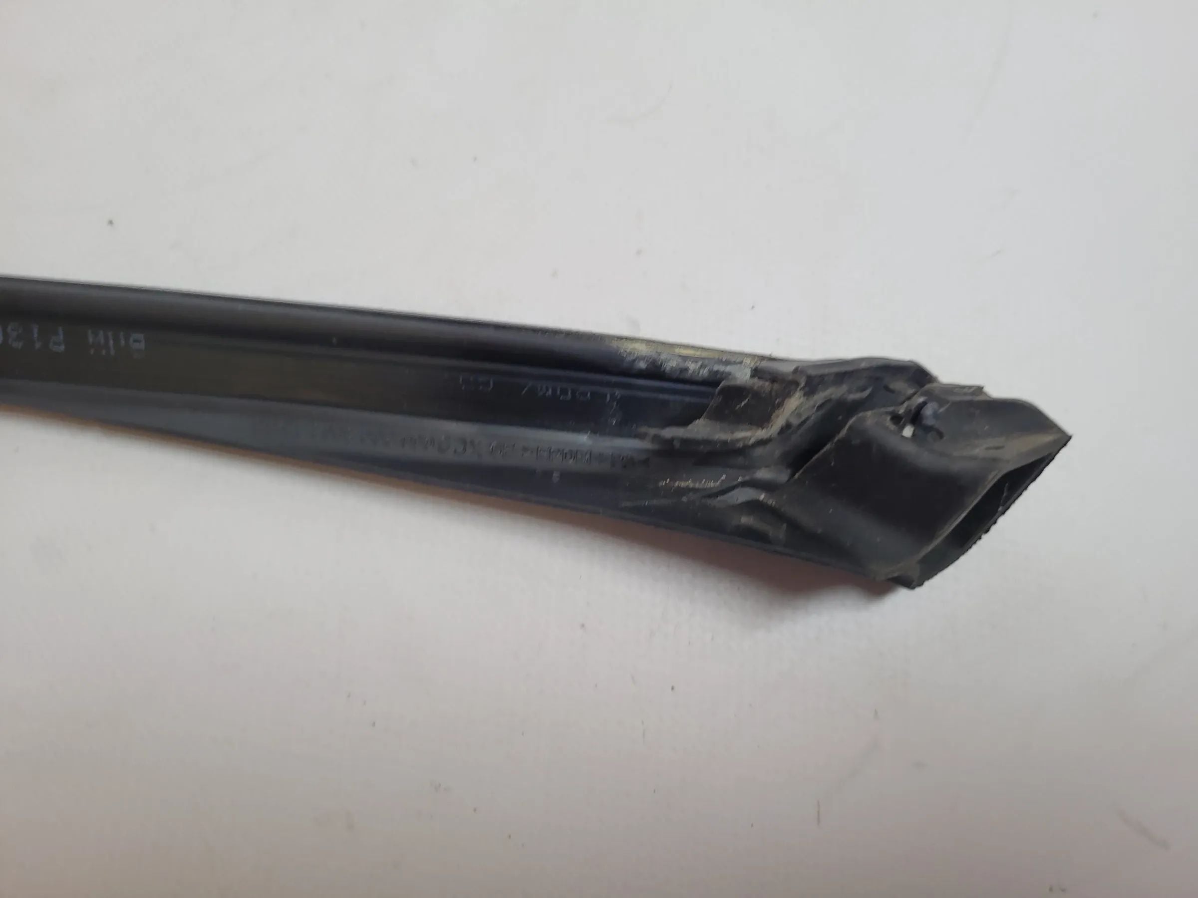 BMW 5er Touring E61 Türdichtung Gummi Vorne Rechts 7057508000 Original