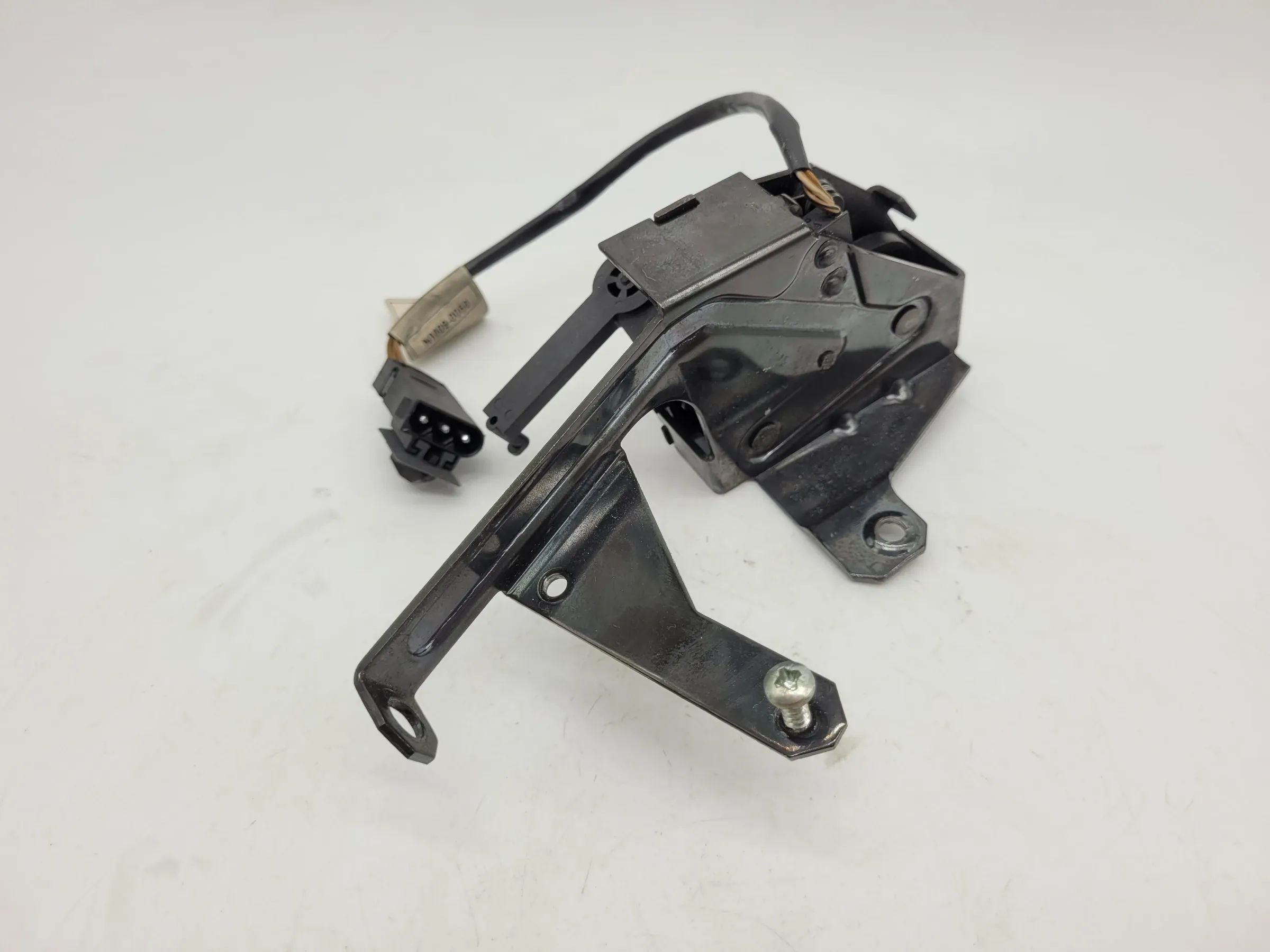 BMW 5er Touring E39 Schlossfalle Heckscheibenschloss 51.24-8238469 (Original)
