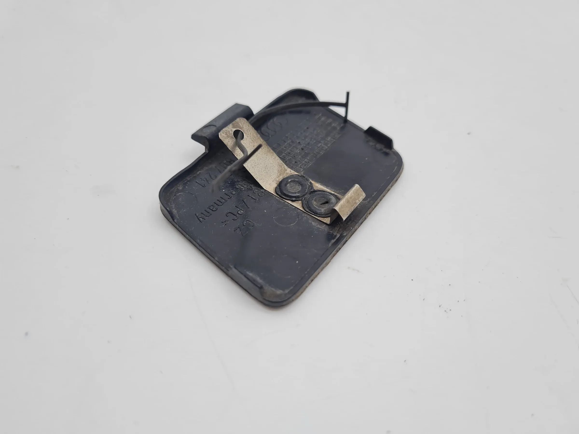Original Audi A4 (8E/B6/B7) S-Line Abdeckung Abschleppöse Rechts 8E0807241