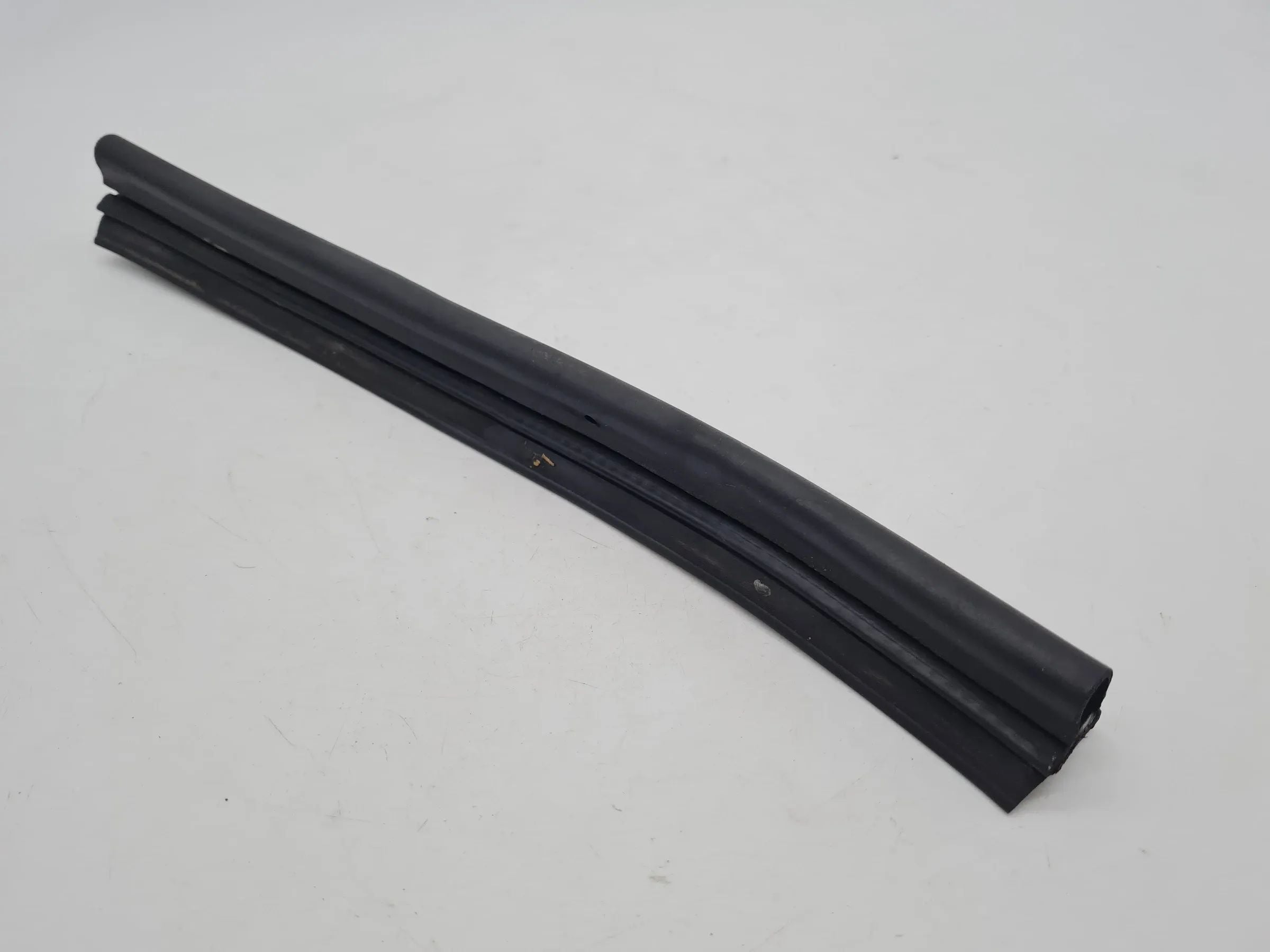 Original Audi A6 (4B2/4B4) Dichtung Gummi Links Vorne Seite