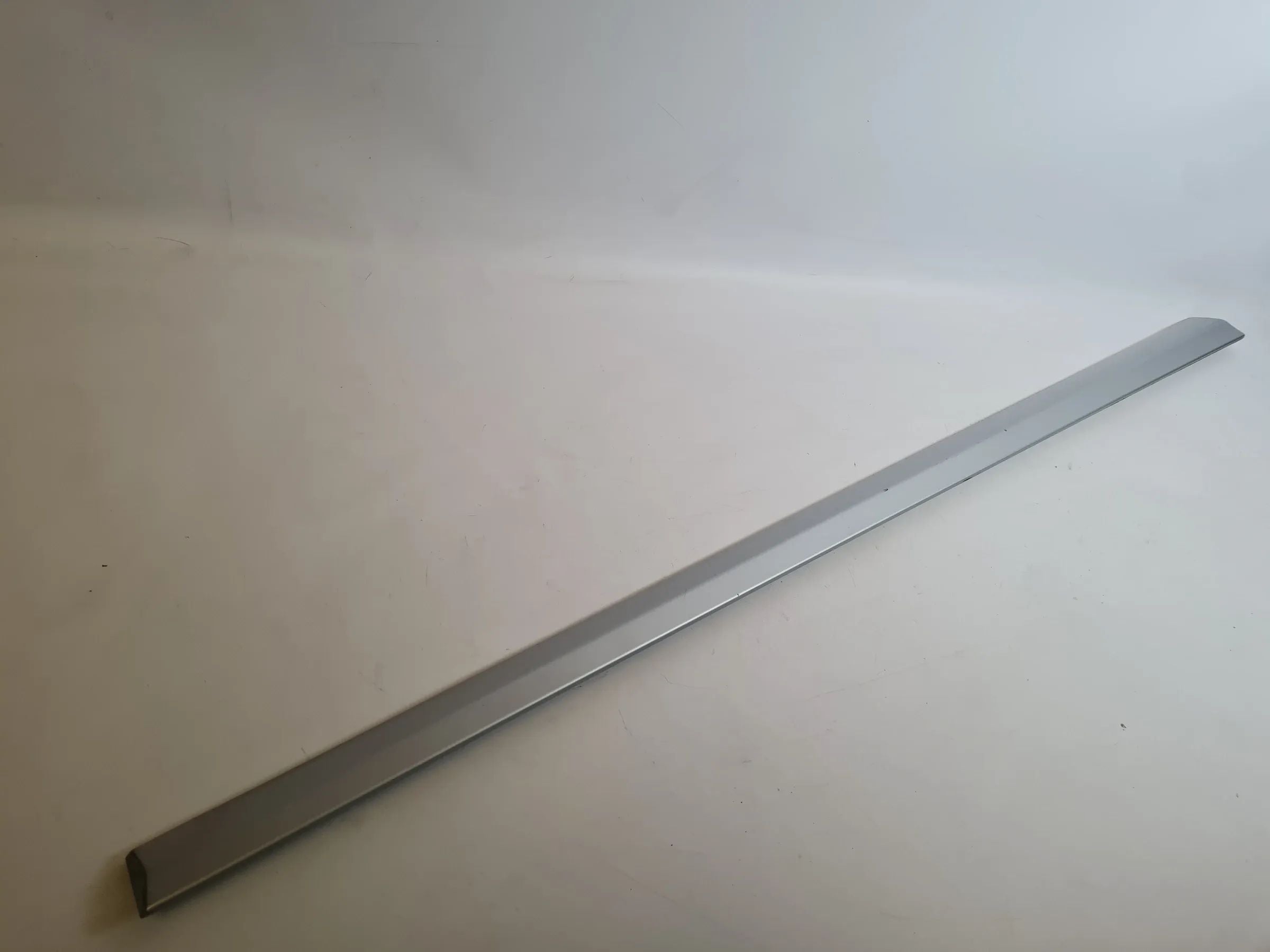 Original Mercedes C-Klasse (CL203) Dekor-/Zierleiste Rechts Silber A2036903662